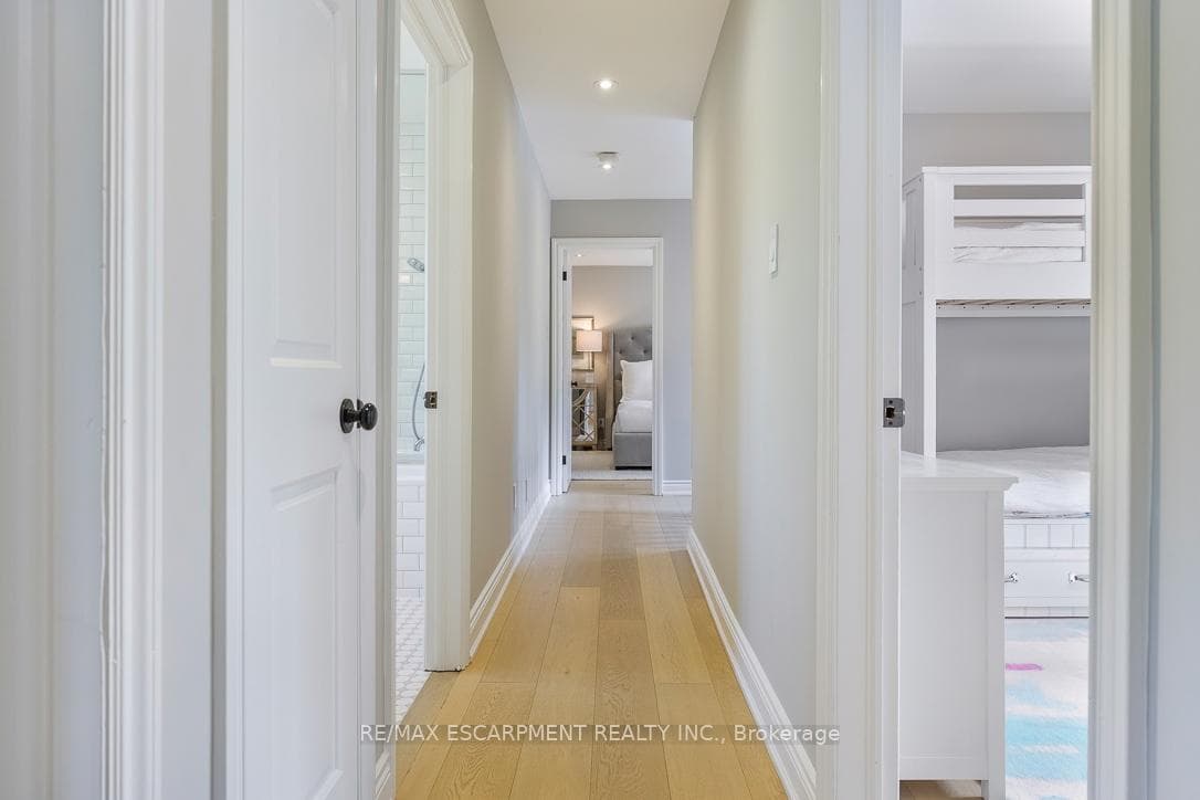 511 Chamberlain Lane - Detached photo 21 of 50 in Oakville, Ontario