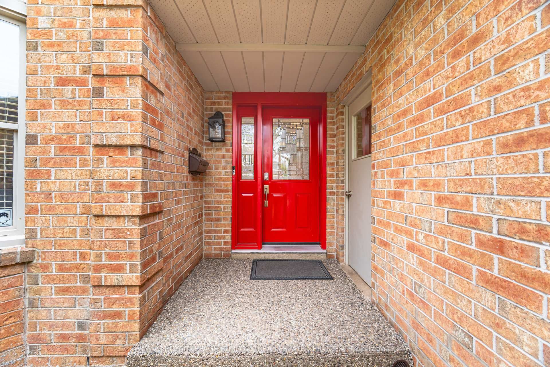 1004 Roxborough Drive - Detached photo 4 of 50 in Oakville, Ontario