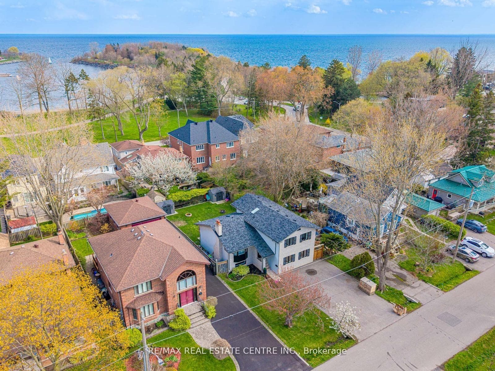 592 Montbeck Crescent - Detached photo 21 of 50 in Mississauga, Ontario