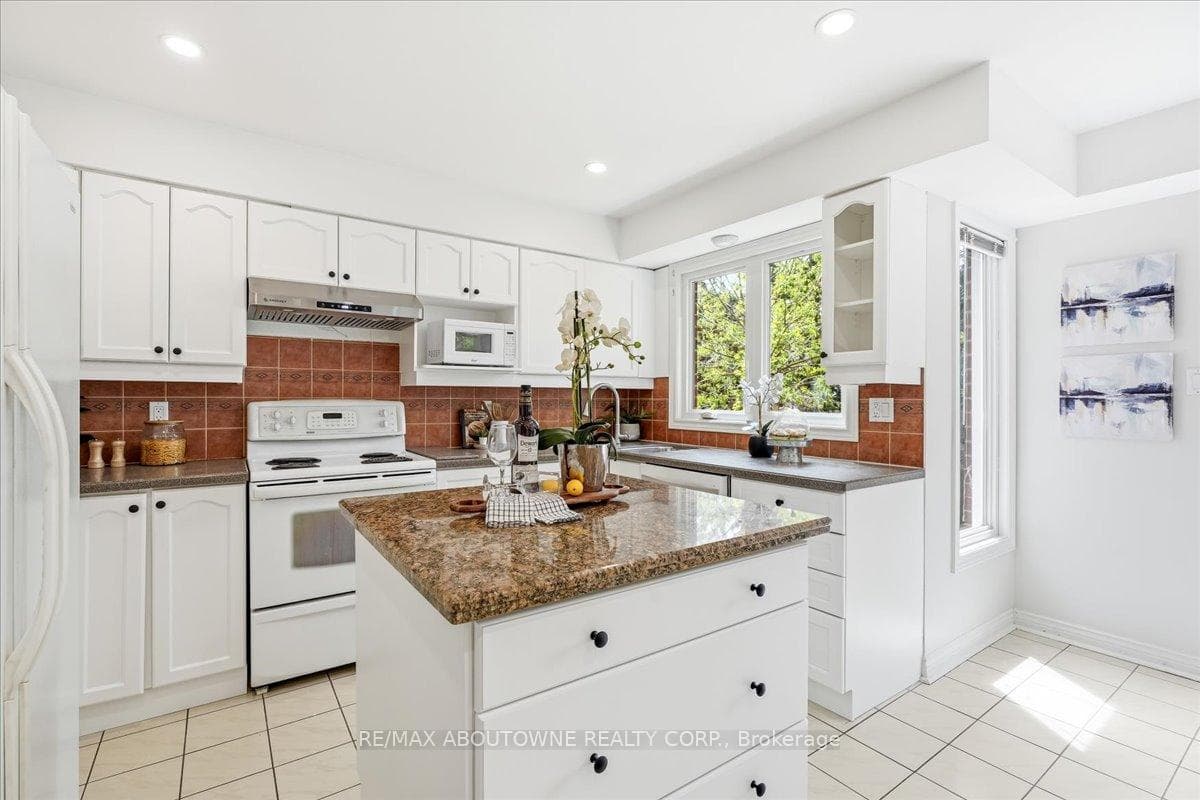2055 Blacksmith Lane - Detached photo 19 of 49 in Oakville, Ontario