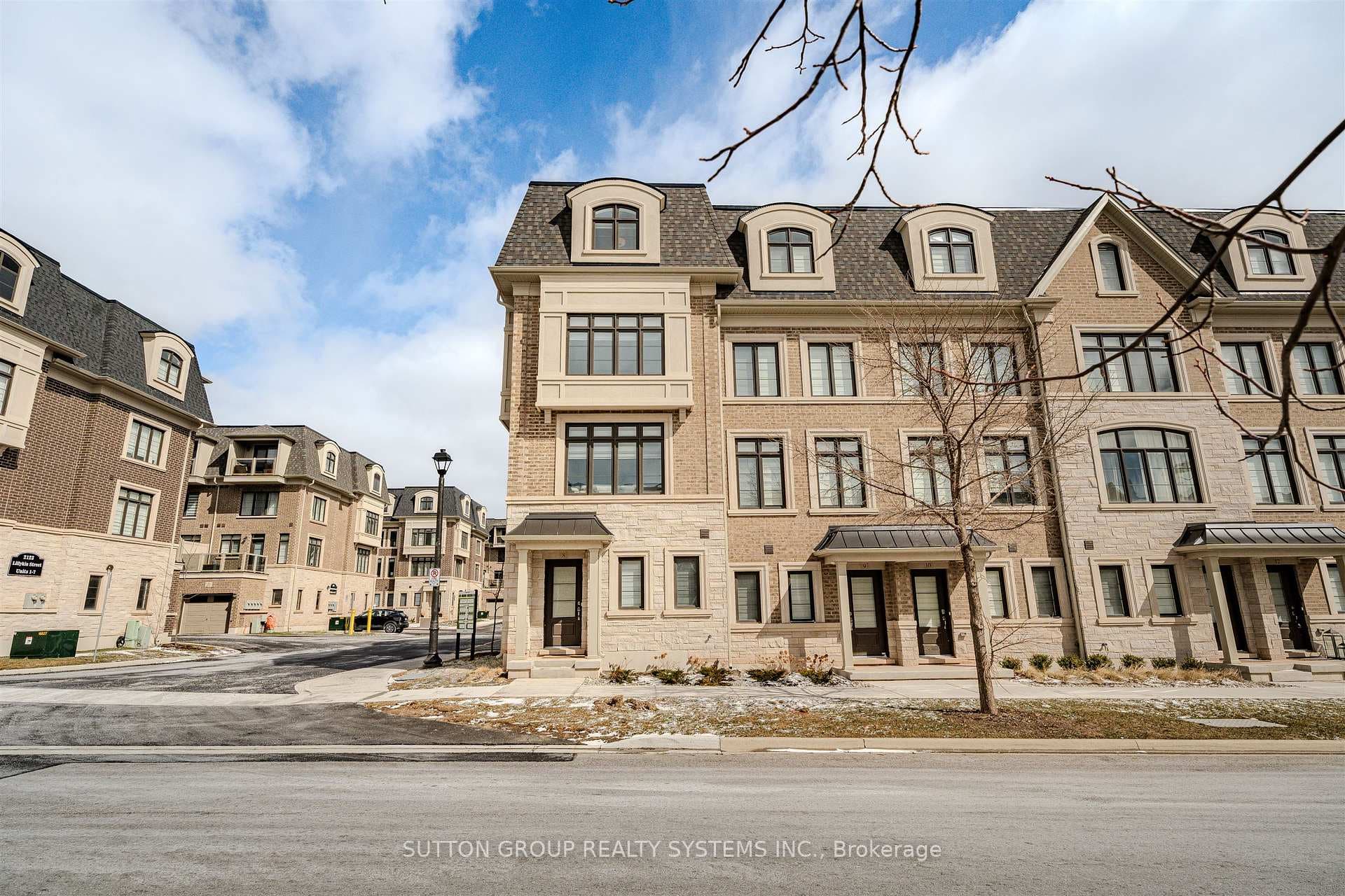 2119 Lillykin Street Unit 8 - home for sale in Oakville, Ontario