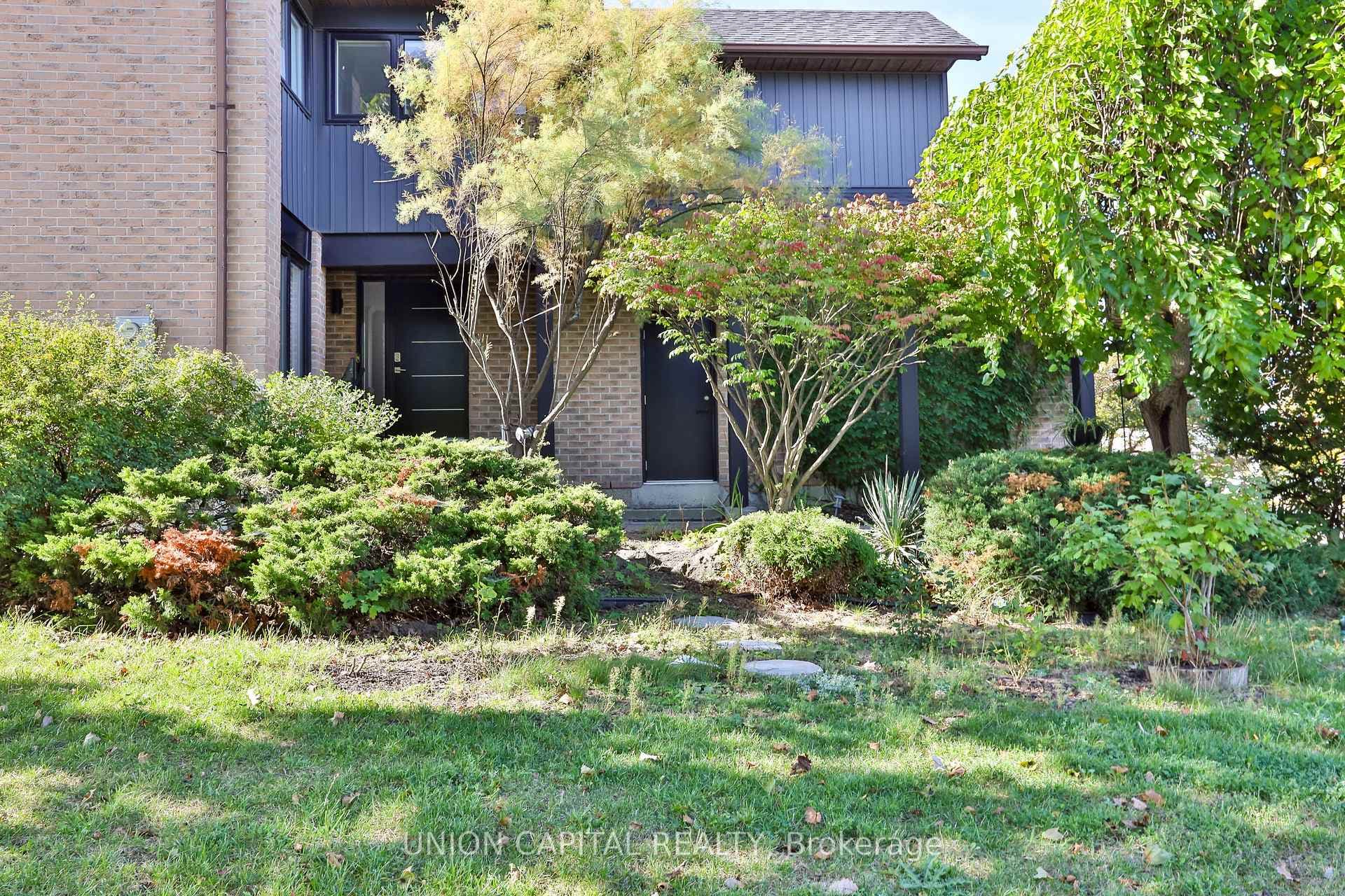 168 Kingsbridge Garden Circle - home for sale in Mississauga, Ontario