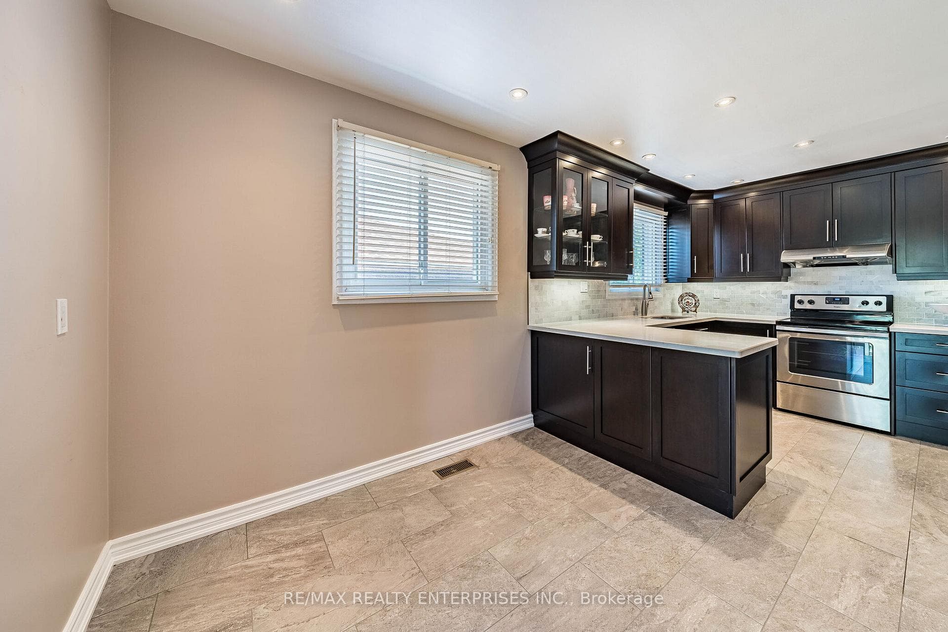 3669 Molly Avenue - Semi-Detached photo 11 of 42 in Mississauga, Ontario