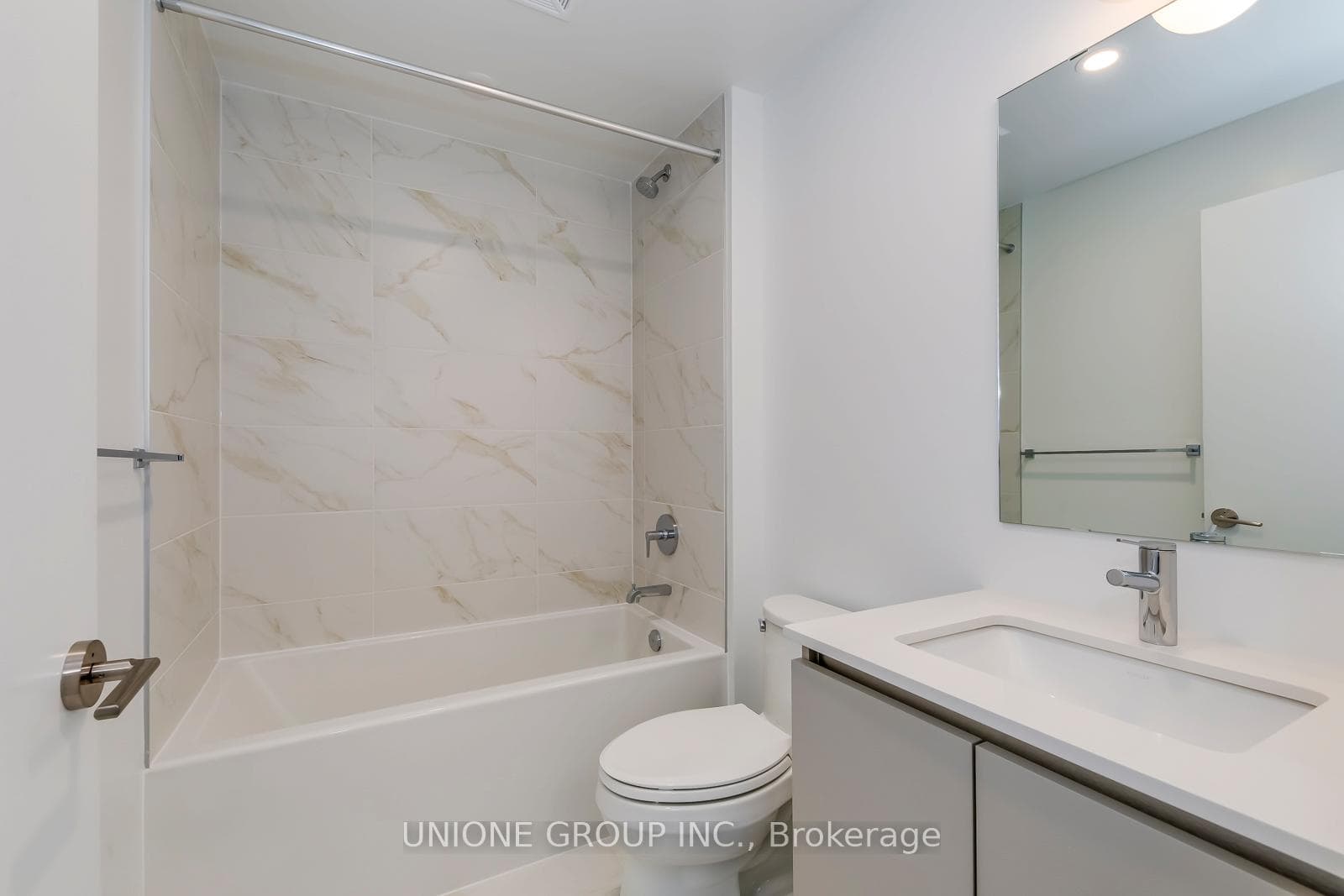 405 Dundas Street Unit 407 - Condo photo 21 of 26 in Oakville, Ontario