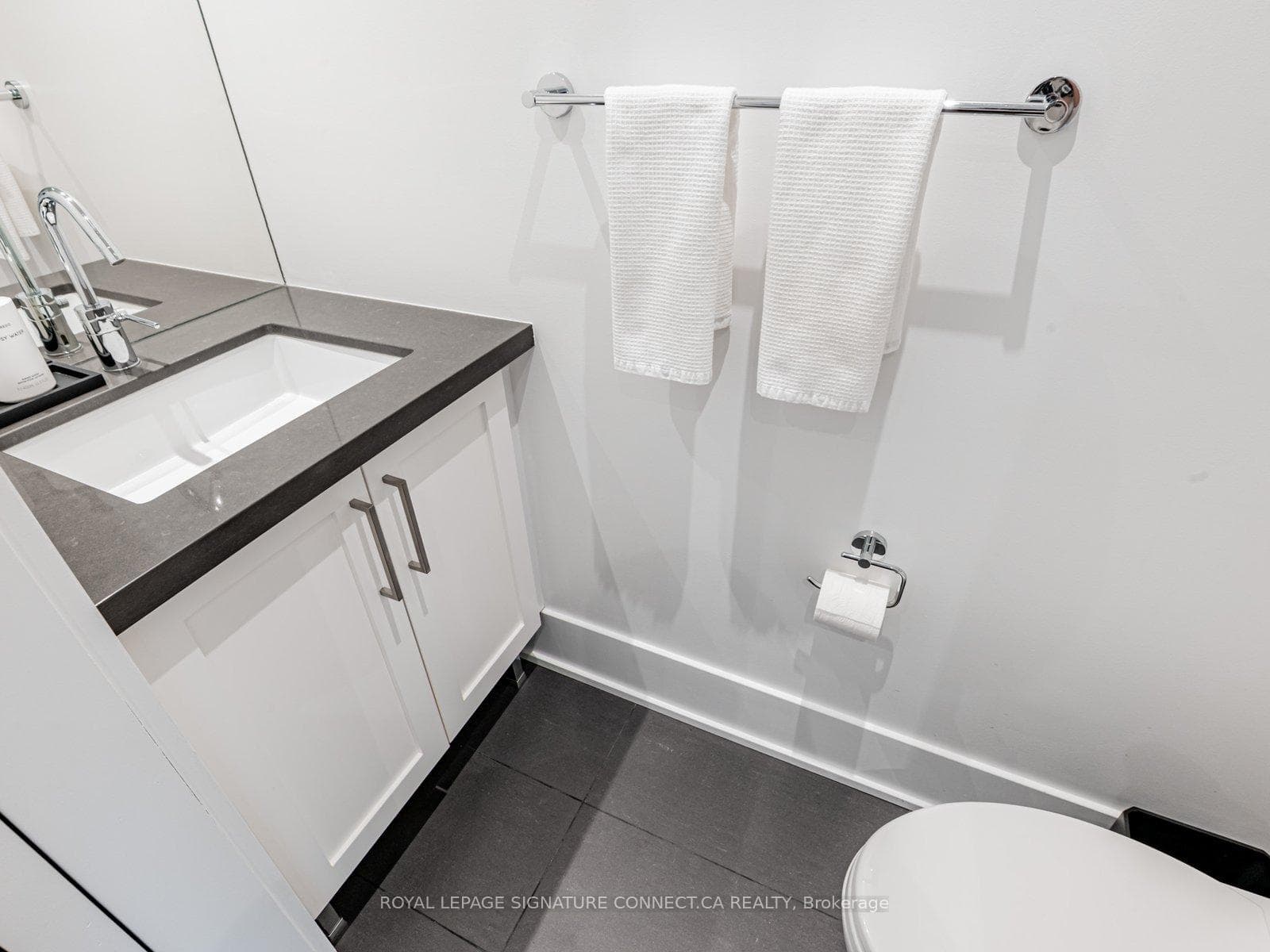 39 Queens Quay Unit TH132 - Condo photo 22 of 35 in Regent Park / Cabbagetown / St. James Town, Ontario