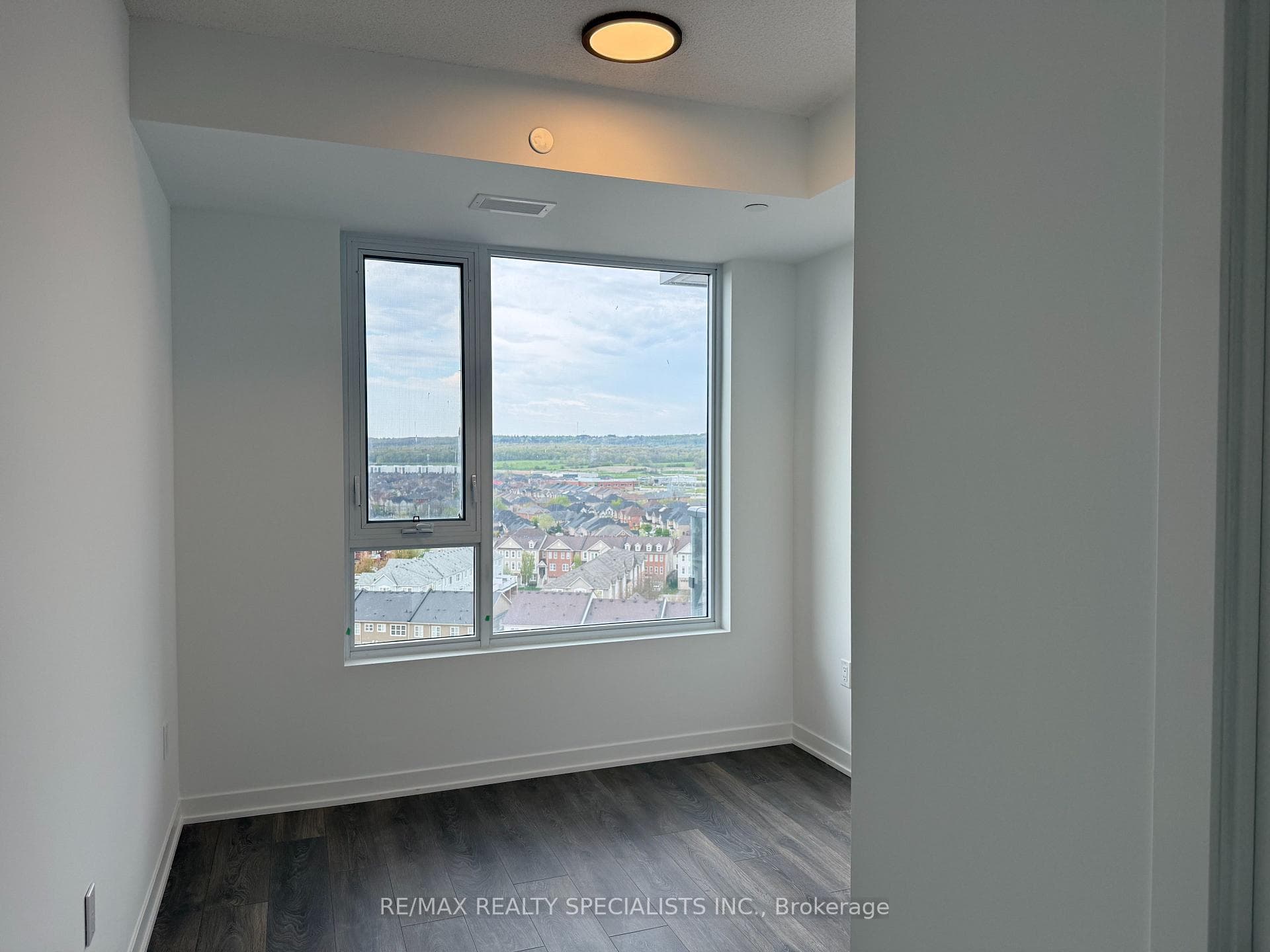 4878 POWERS Common Unit C1110 - Condo photo 14 of 30 in Burlington, Ontario