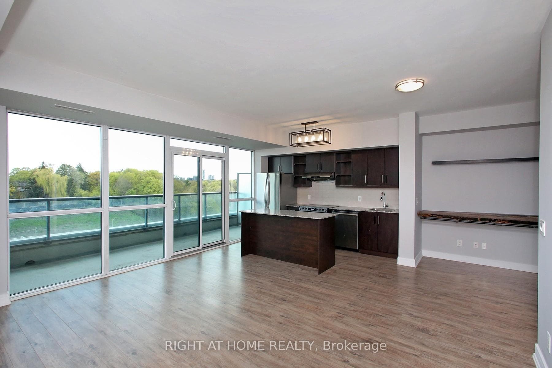 35 Brian Peck Crescent Unit 303 - Condo photo 14 of 22 in Flemingdon Park / Don Mills, Ontario
