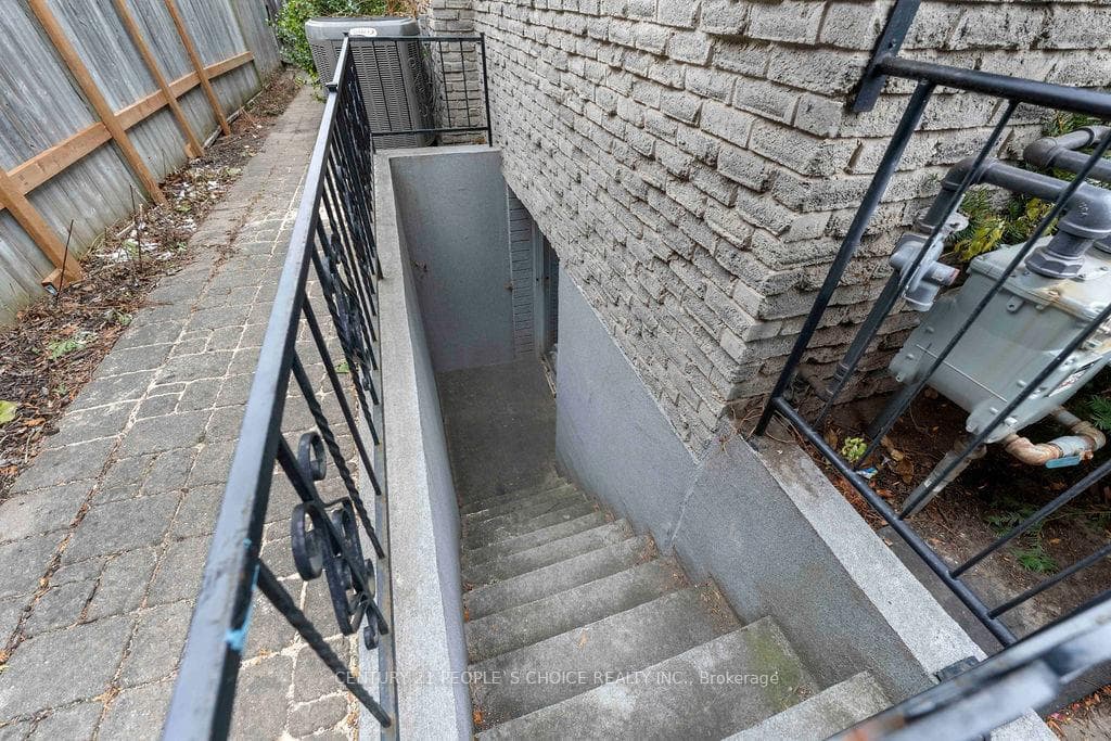 2250 Kenbarb Road - Detached photo 41 of 49 in Mississauga, Ontario
