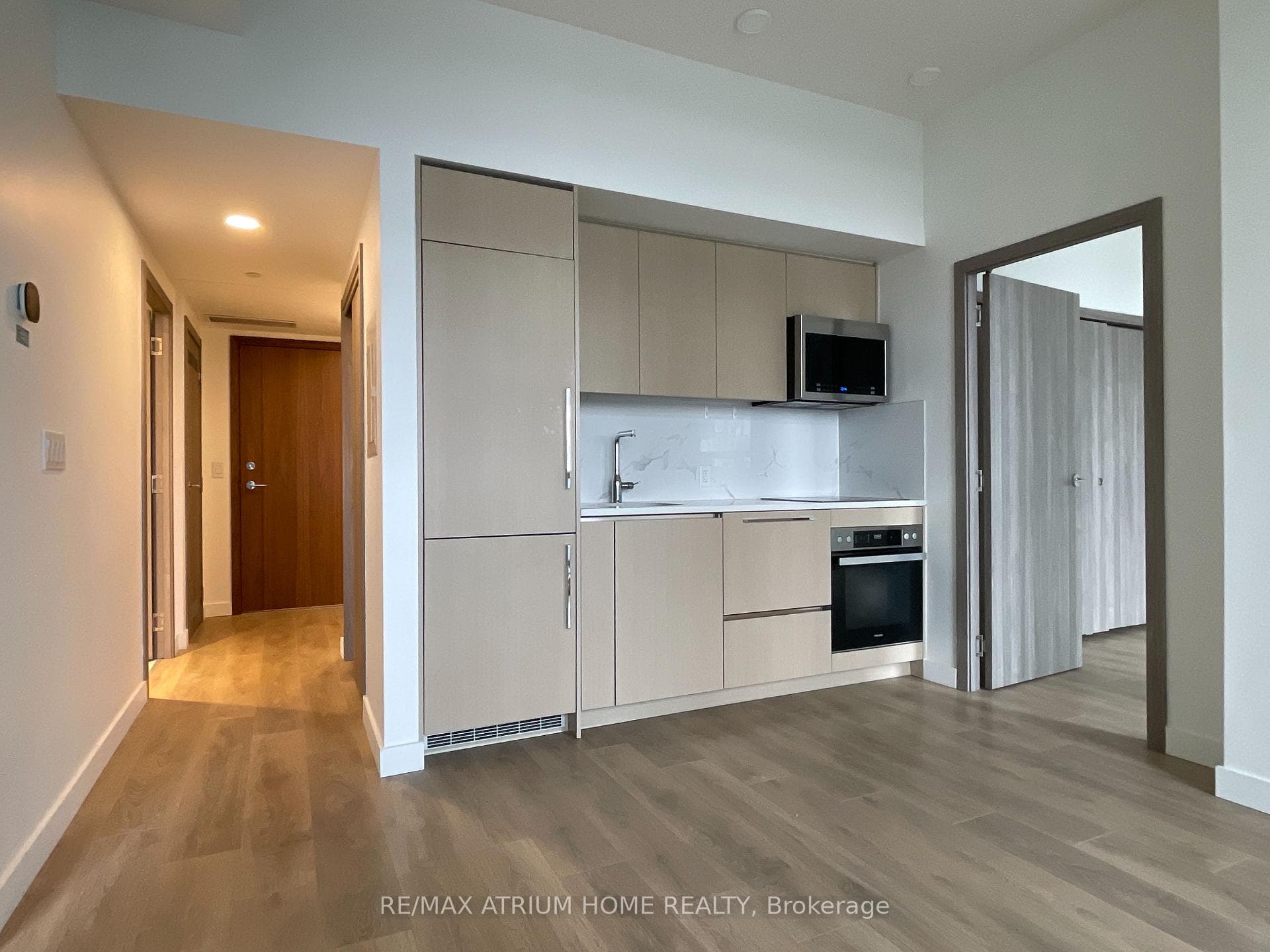 38 Widmer Street Unit 2208 - Condo photo 2 of 21 in Downtown Toronto / Waterfront, Ontario