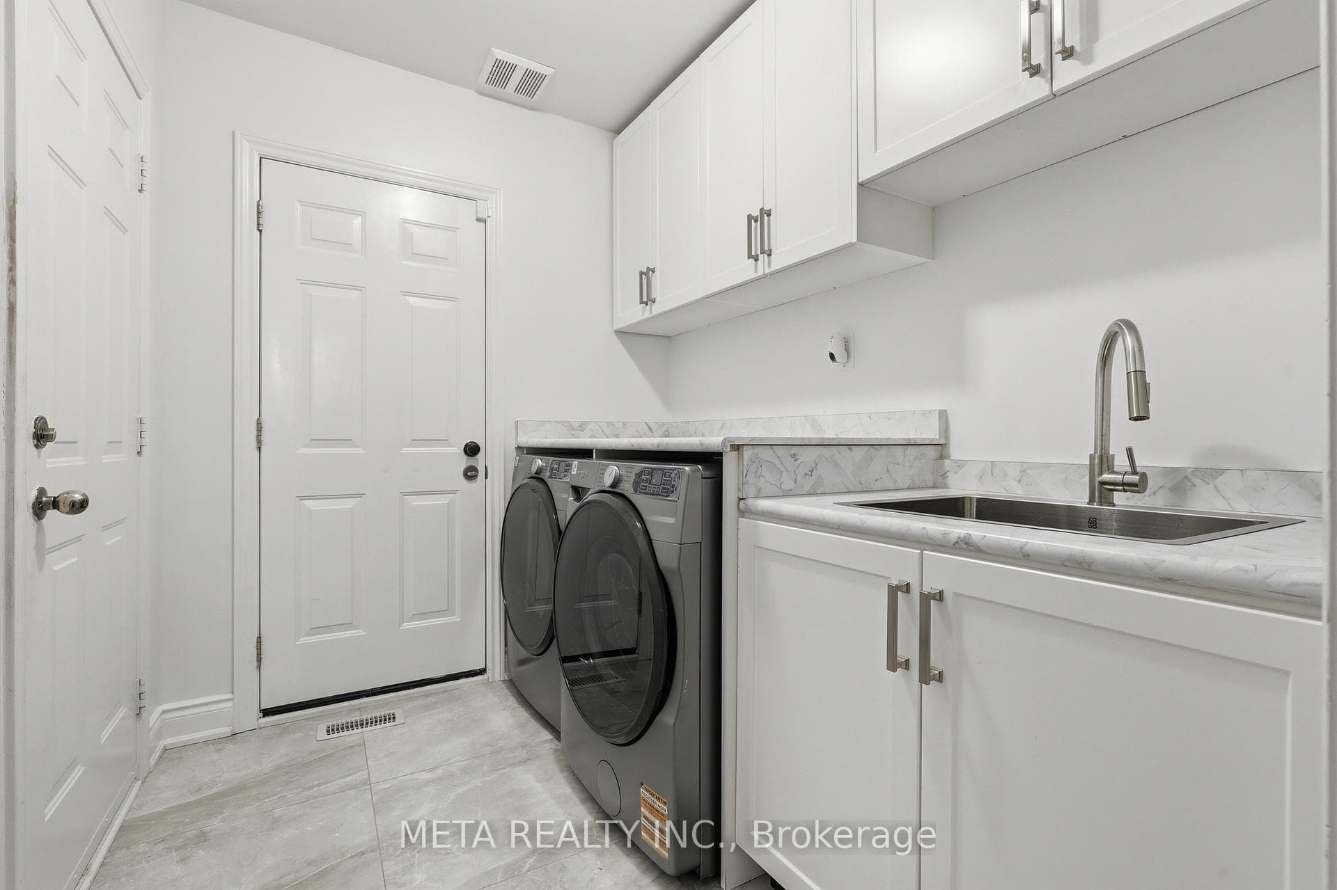 2299 Stratus Drive - Detached photo 17 of 42 in Oakville, Ontario