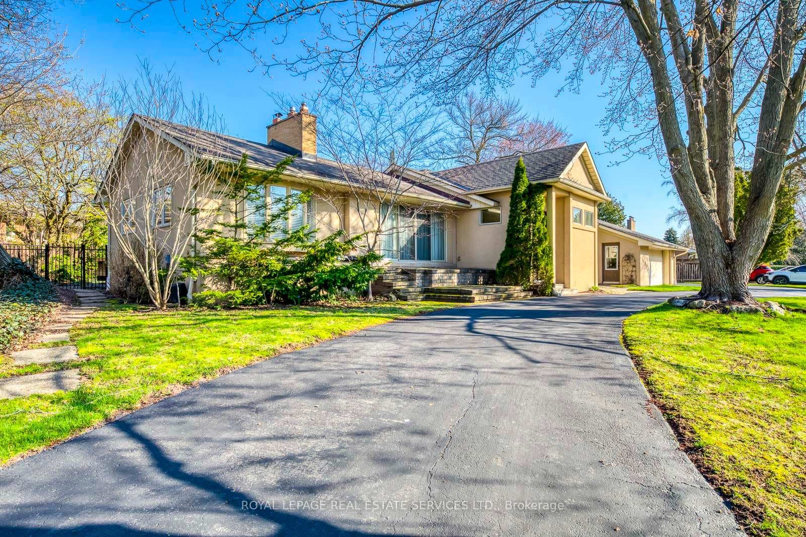 1327 Sedgewick Crescent - home for sale in Oakville, Ontario