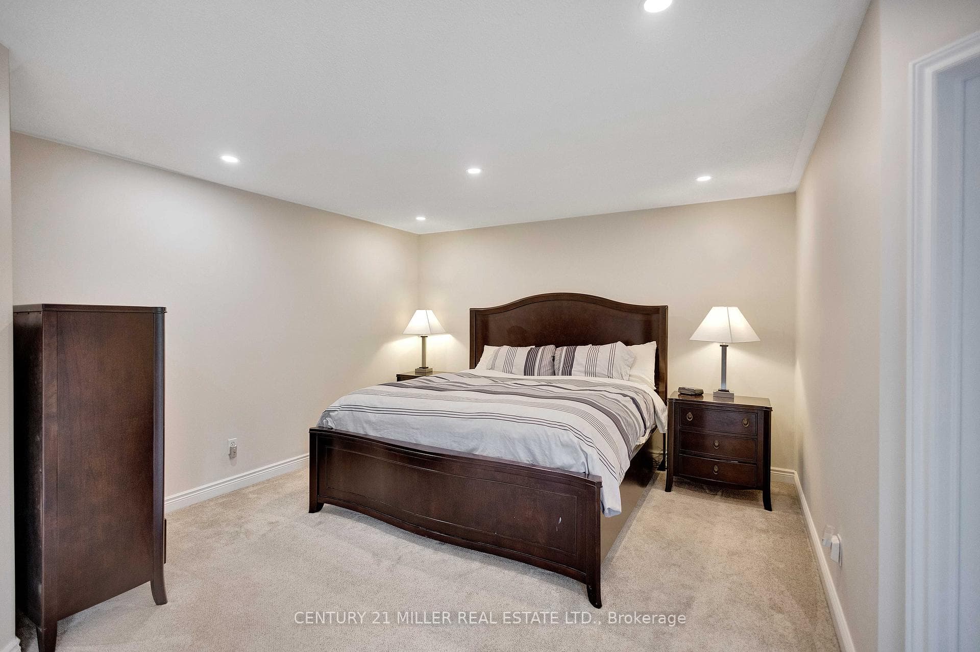 1398 Winterberry Drive - Detached photo 21 of 46 in Burlington, Ontario