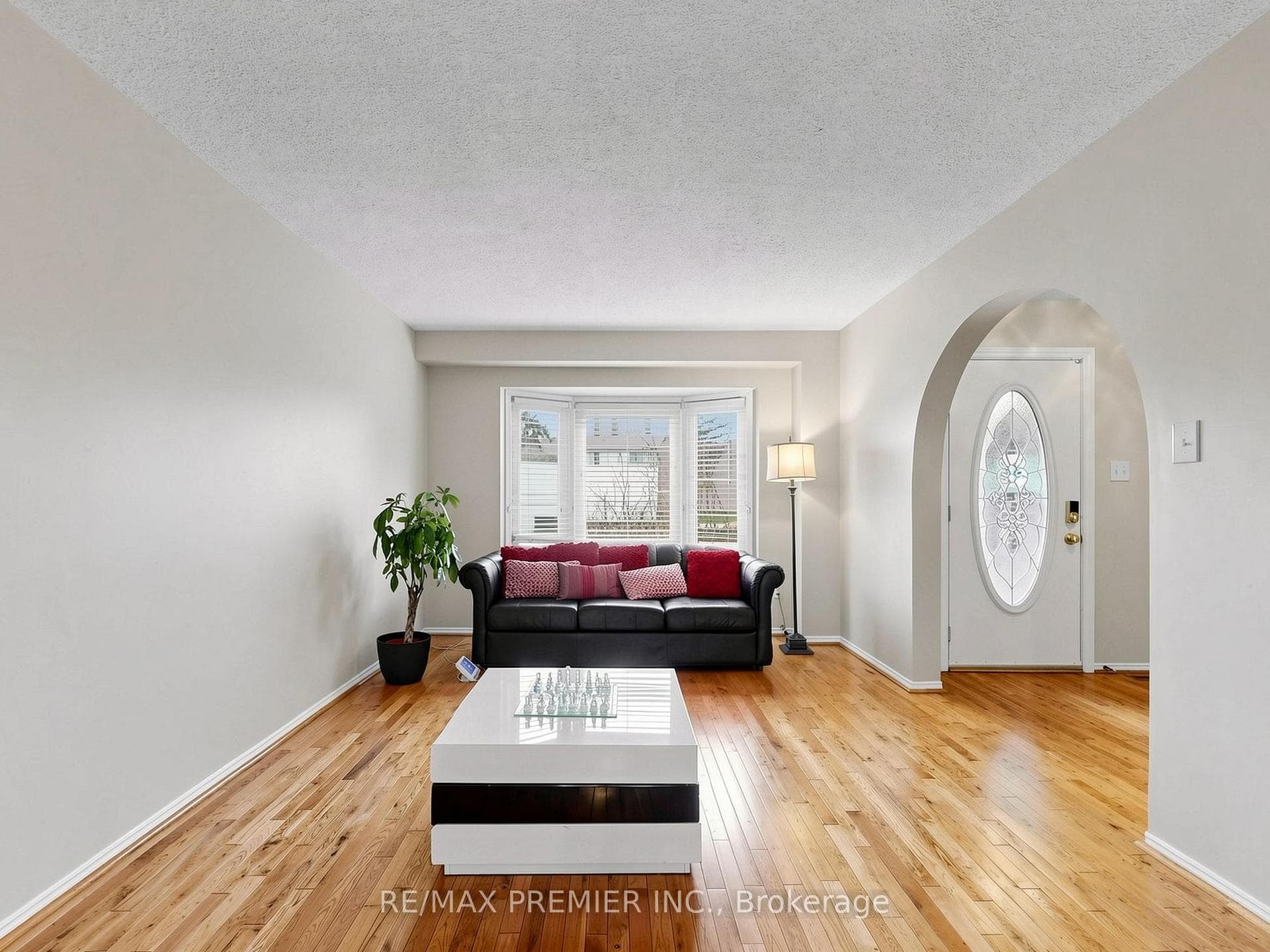 4579 Guildwood Way - Detached photo 2 of 31 in Mississauga, Ontario