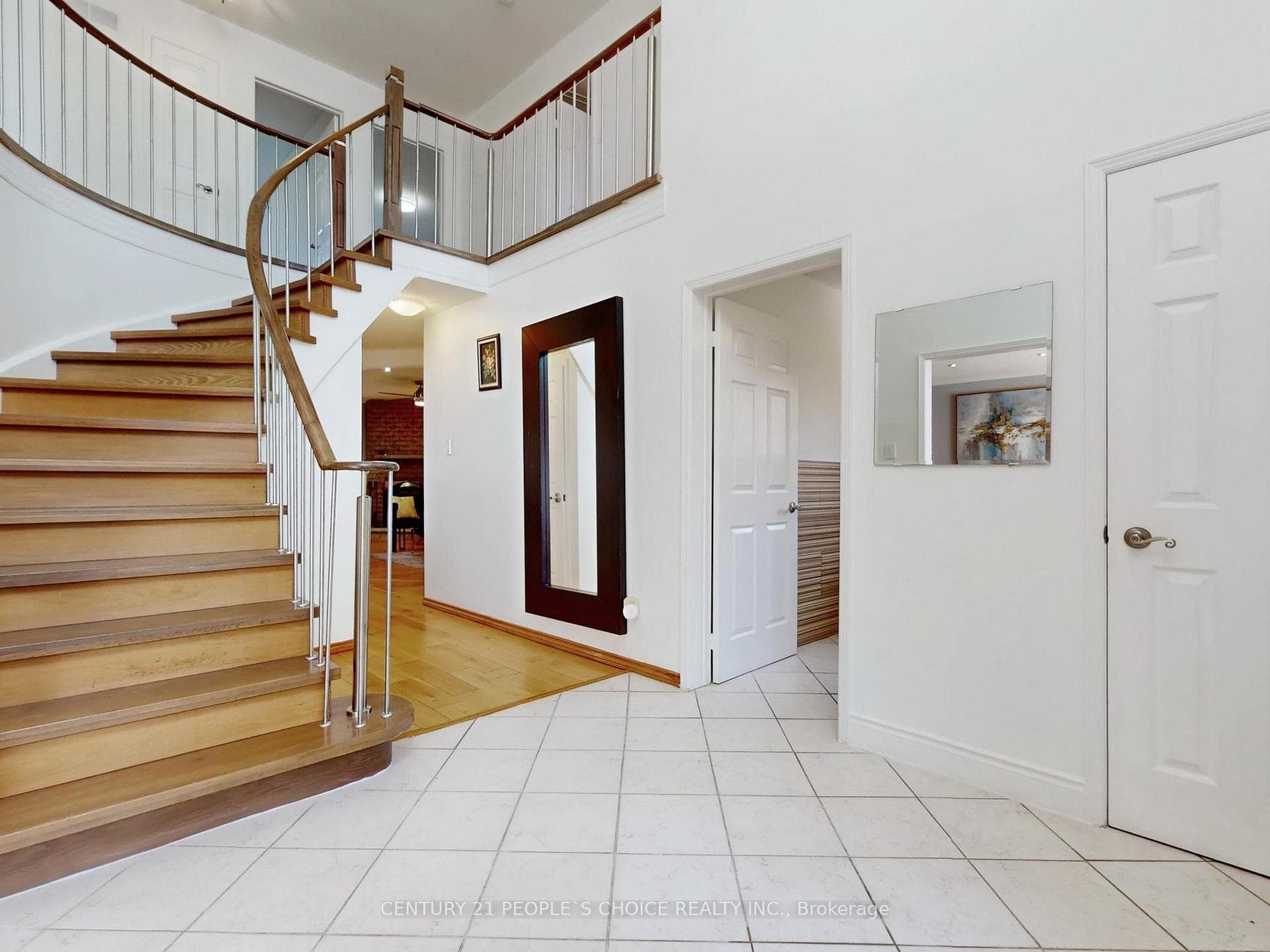5992 Ladyburn Crescent - Detached photo 21 of 50 in Mississauga, Ontario