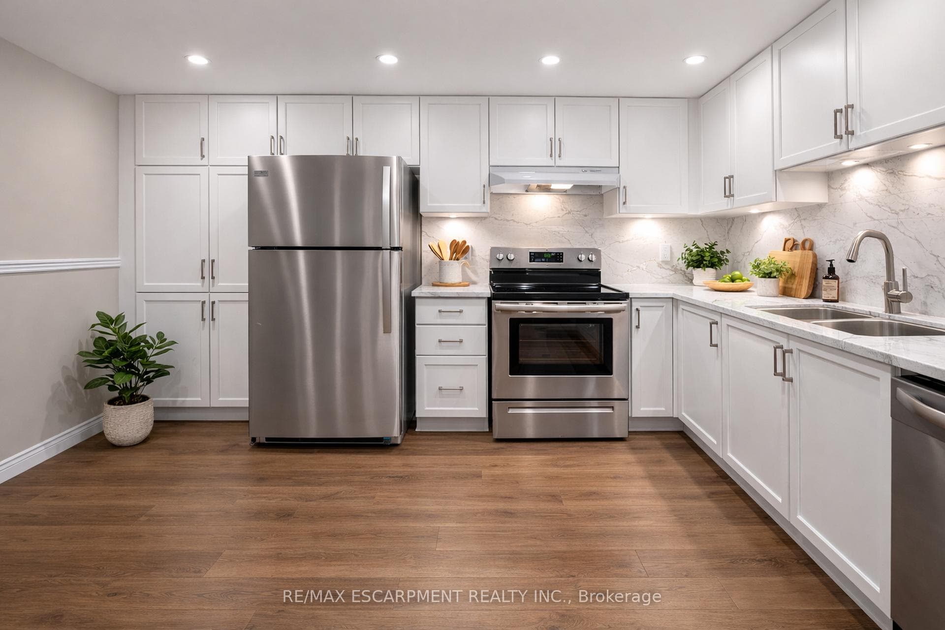 5070 Pinedale Avenue Unit 302 - Condo photo 1 of 36 in Burlington, Ontario