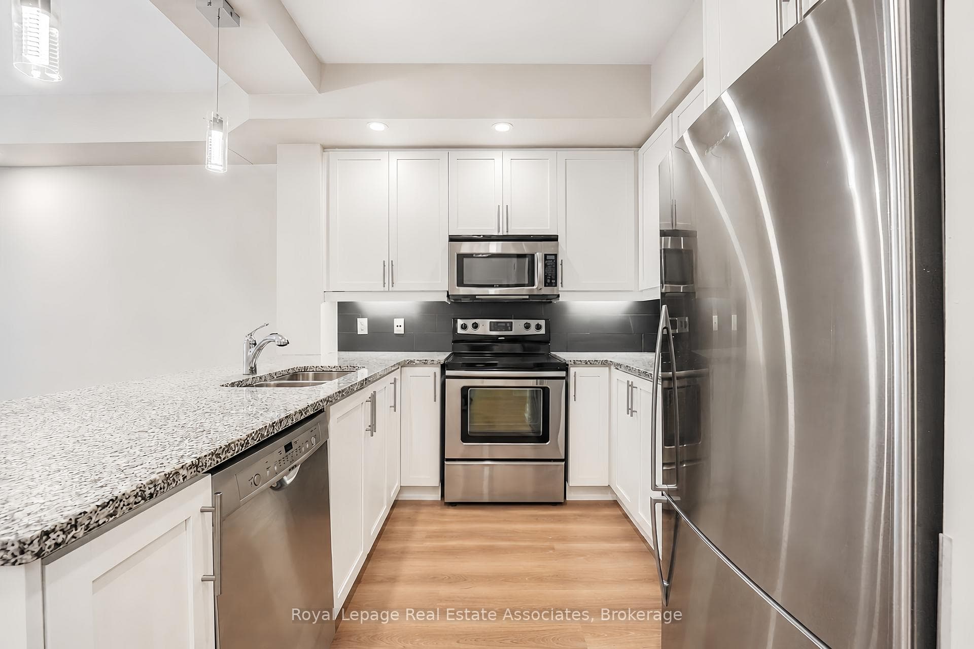 1 Hurontario Street Unit 308 - Condo photo 10 of 35 in Mississauga, Ontario