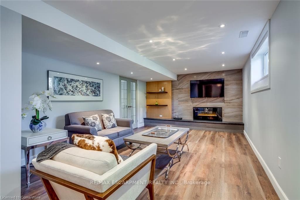 4306 Lakeshore Road - Detached photo 28 of 47 in Burlington, Ontario