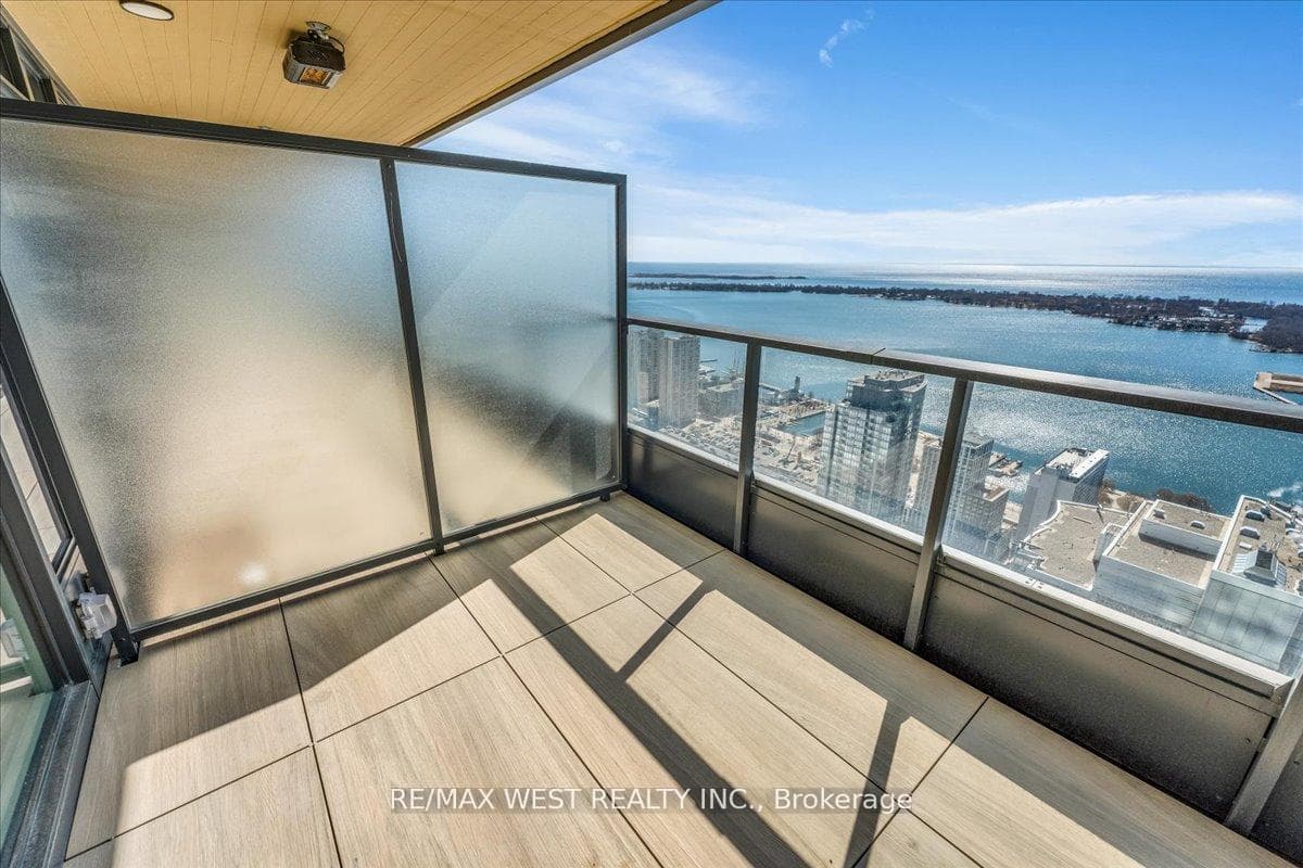 1 Concord Cityplace Way Unit 5709 - Condo photo 44 of 44 in Downtown Toronto / Waterfront, Ontario
