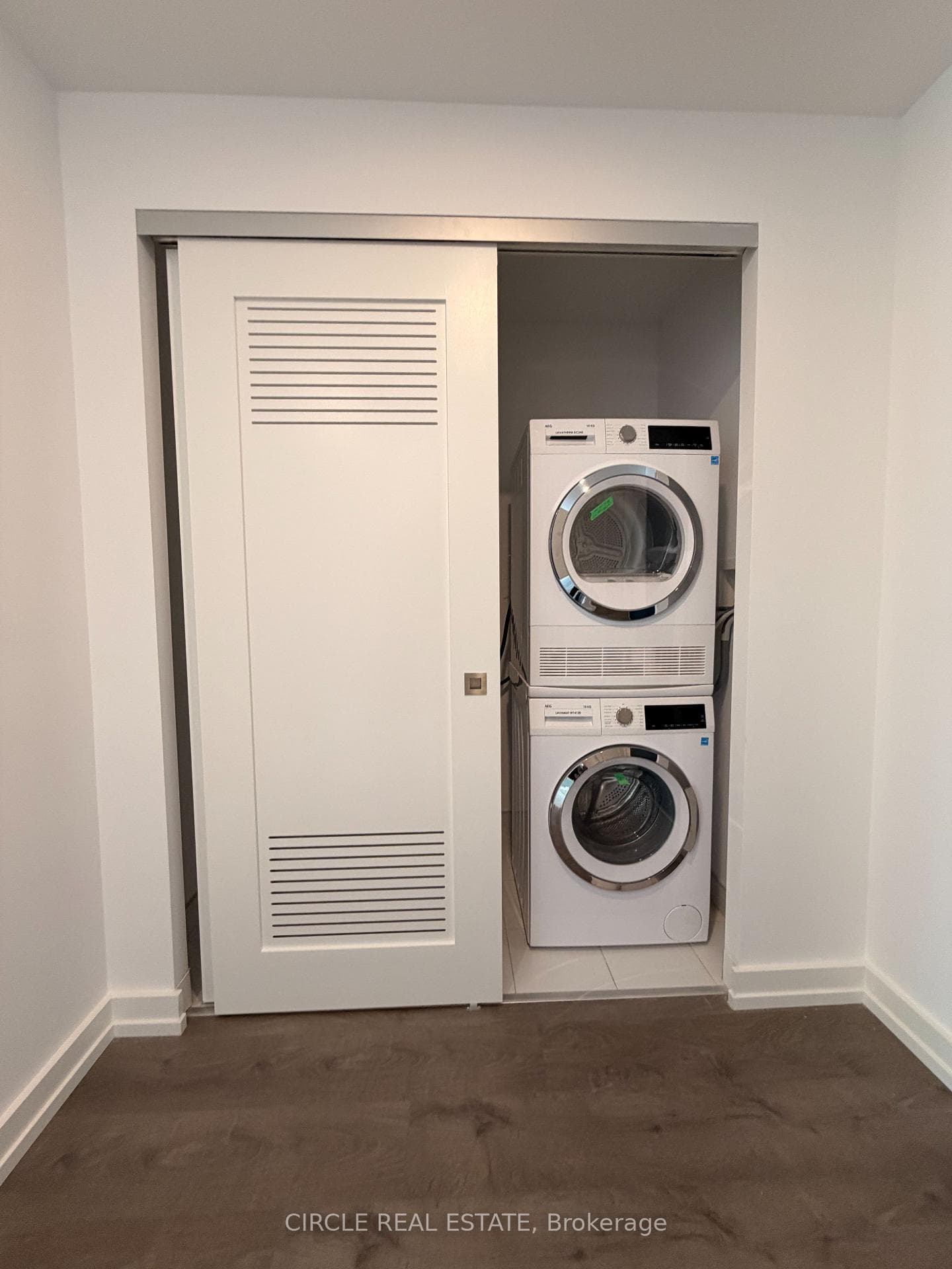 75 James Street Unit #718 - Condo photo 3 of 33 in Hamilton, Ontario