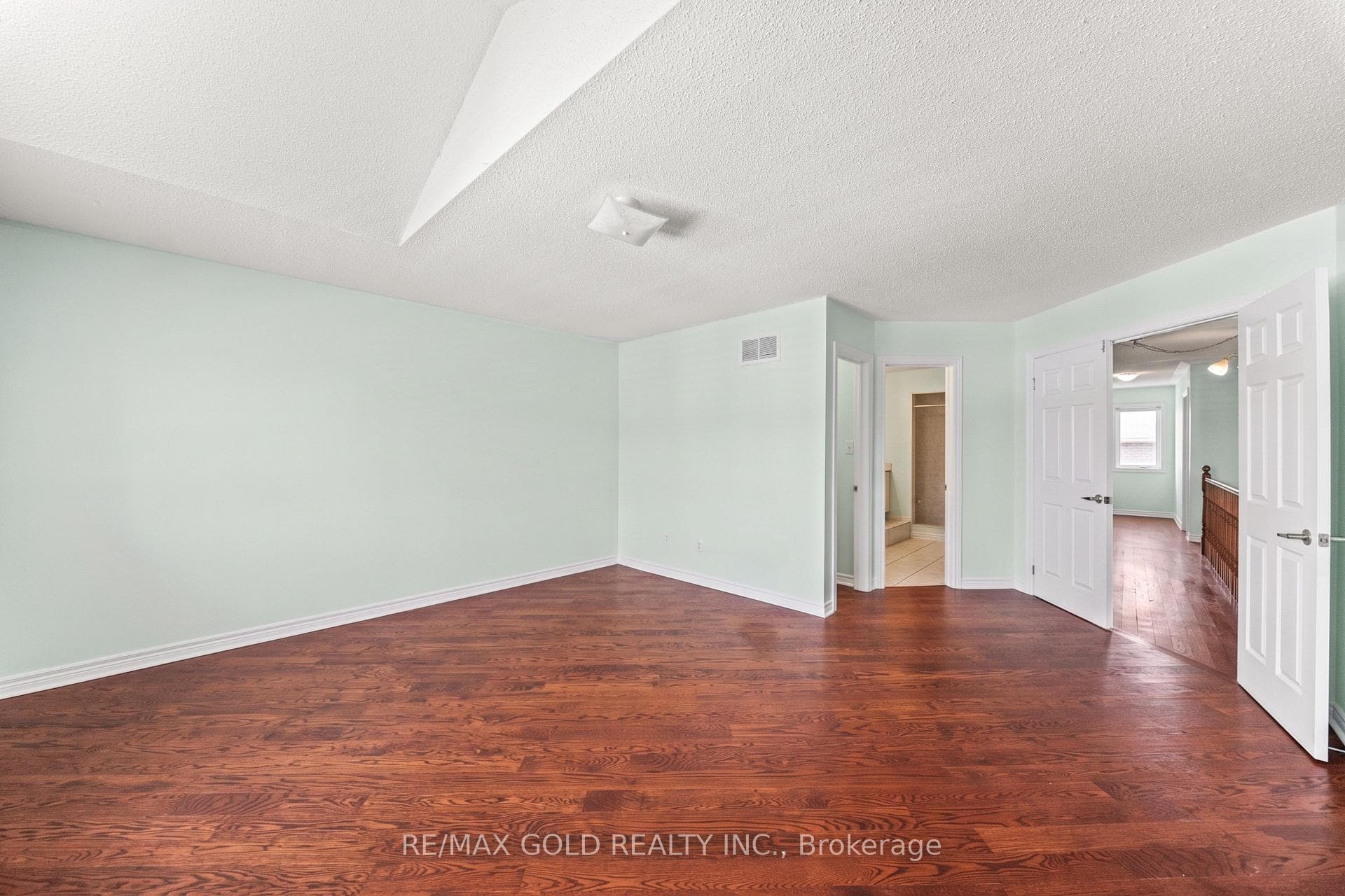 31 Ravenscliffe Court - Detached photo 18 of 32 in Brampton, Ontario