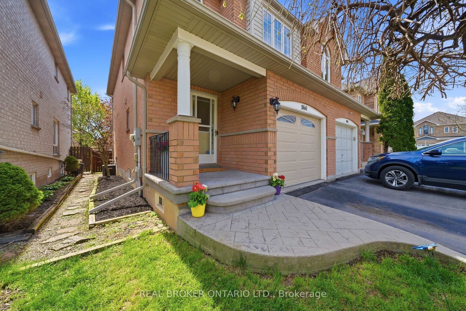 1860 Creek Way - Semi-Detached photo 4 of 44 in Burlington, Ontario