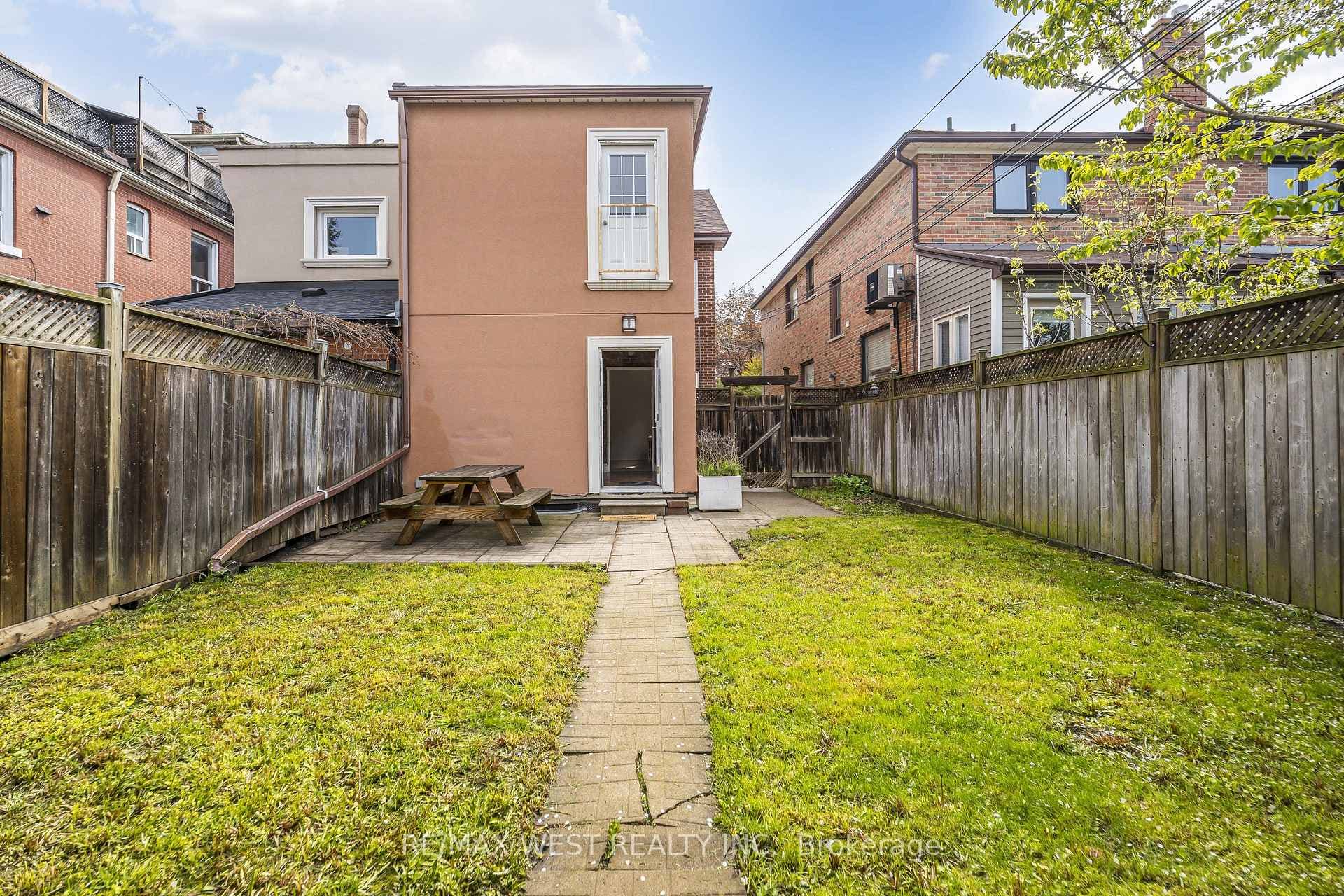404 Manning Avenue - Semi-Detached photo 13 of 41 in Downtown Toronto / Waterfront, Ontario