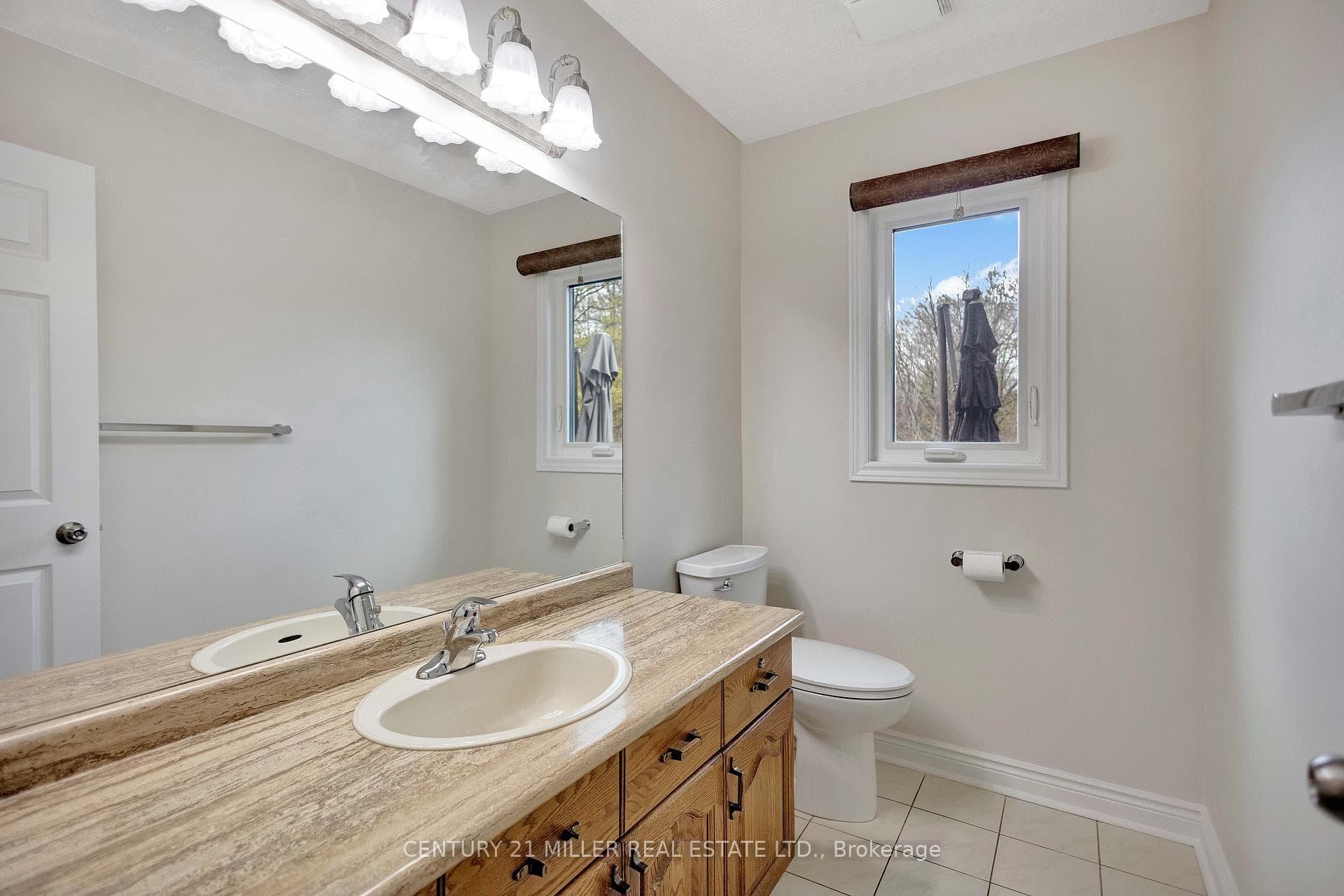 1398 Winterberry Drive - Detached photo 18 of 46 in Burlington, Ontario