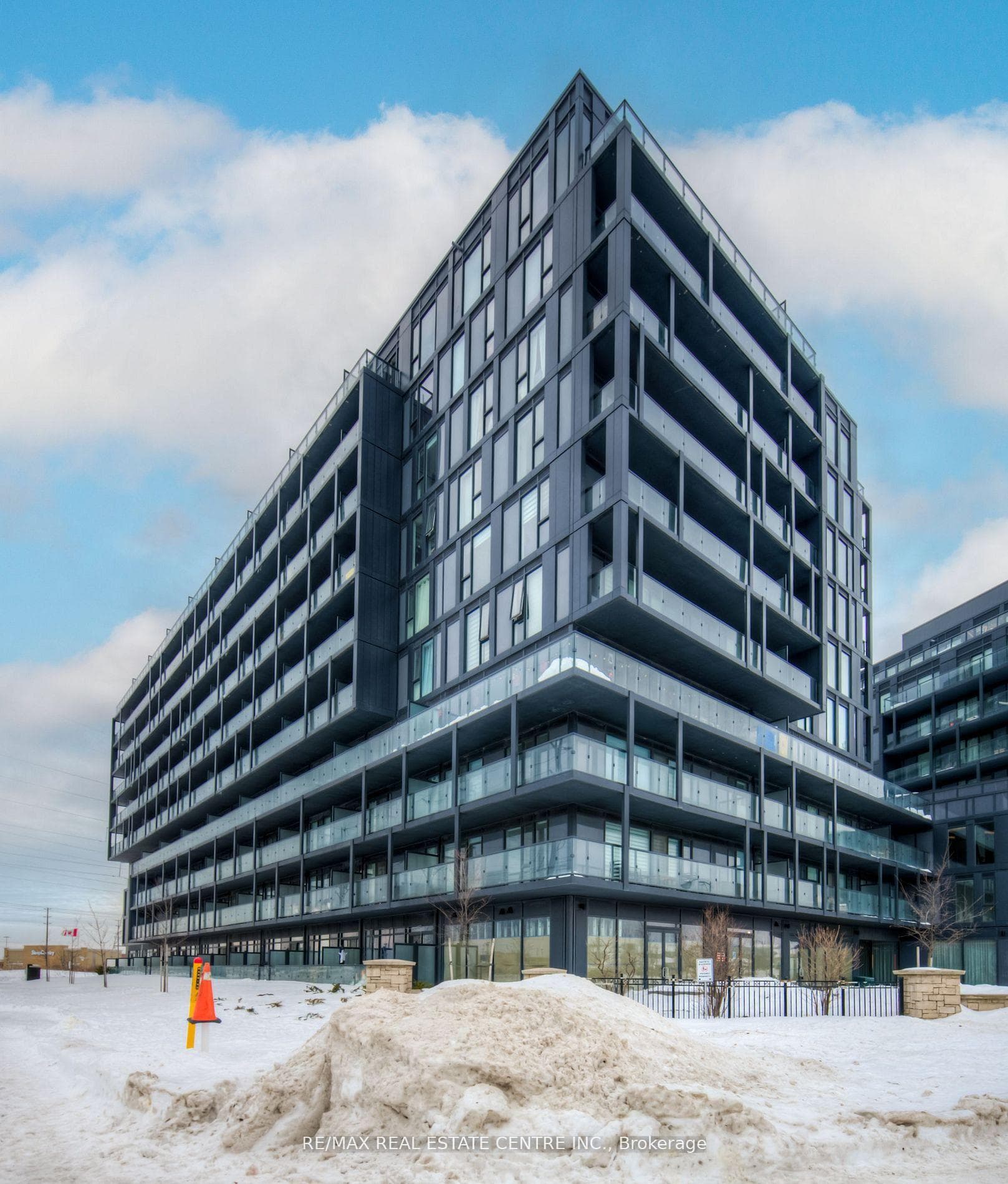 3200 Dakota Common Road Unit B310 - Condo photo 2 of 33 in Burlington, Ontario