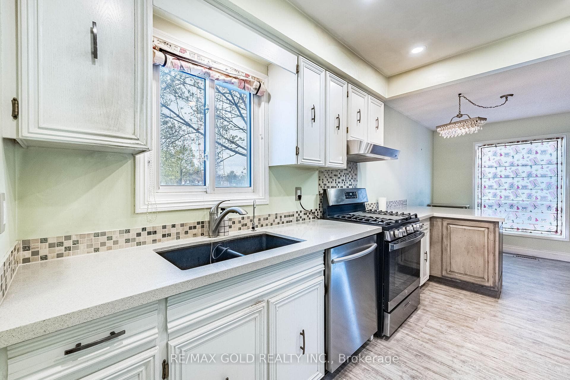 41 Simmons Boulevard - Detached photo 10 of 37 in Brampton, Ontario