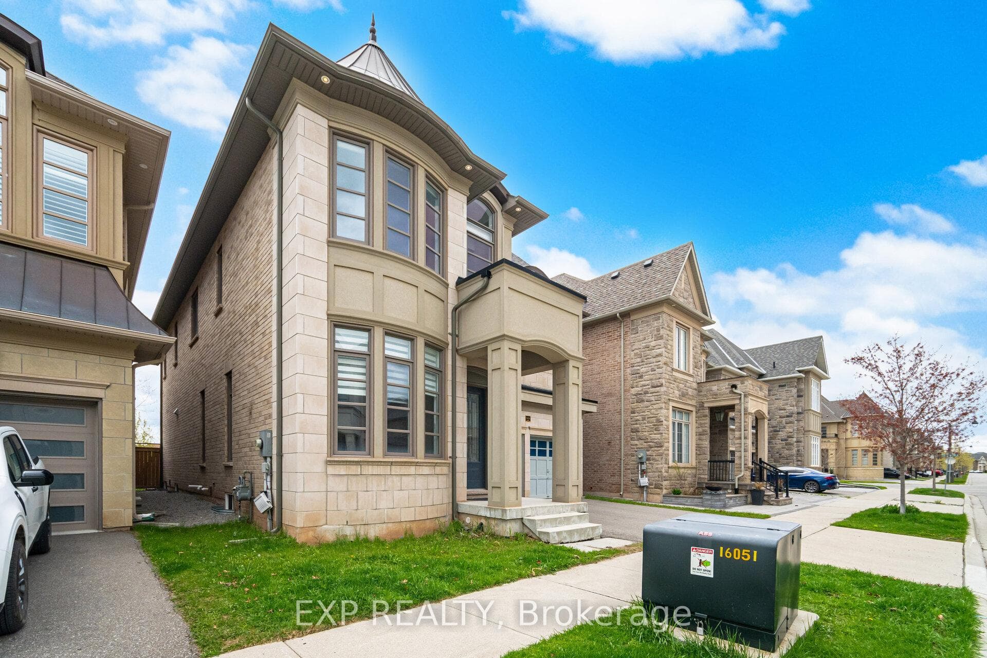 3128 Parsonage Crescent - Detached photo 2 of 47 in Oakville, Ontario