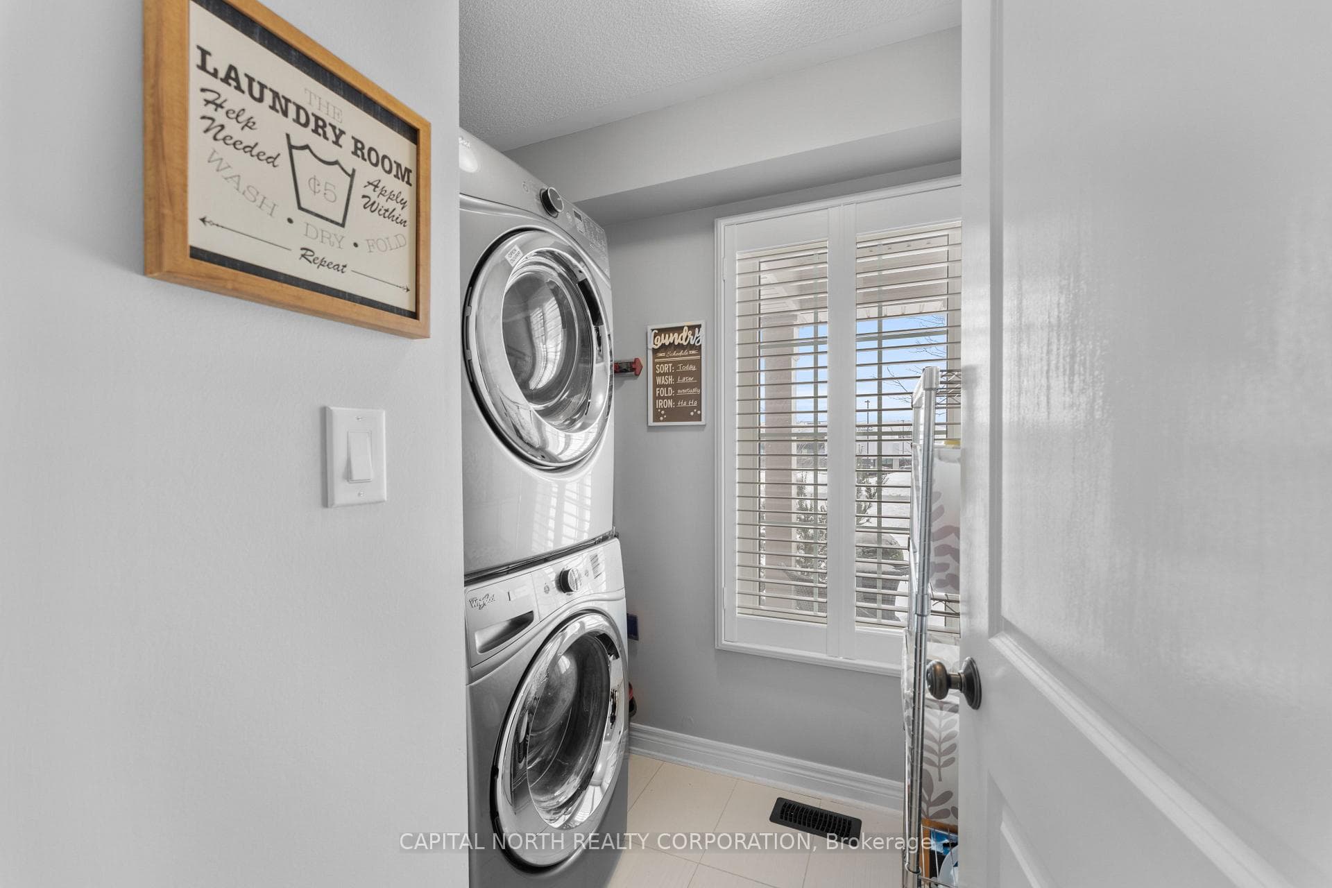 36 Mcdevitt Lane - Townhouse photo 9 of 43 in Caledon, Ontario