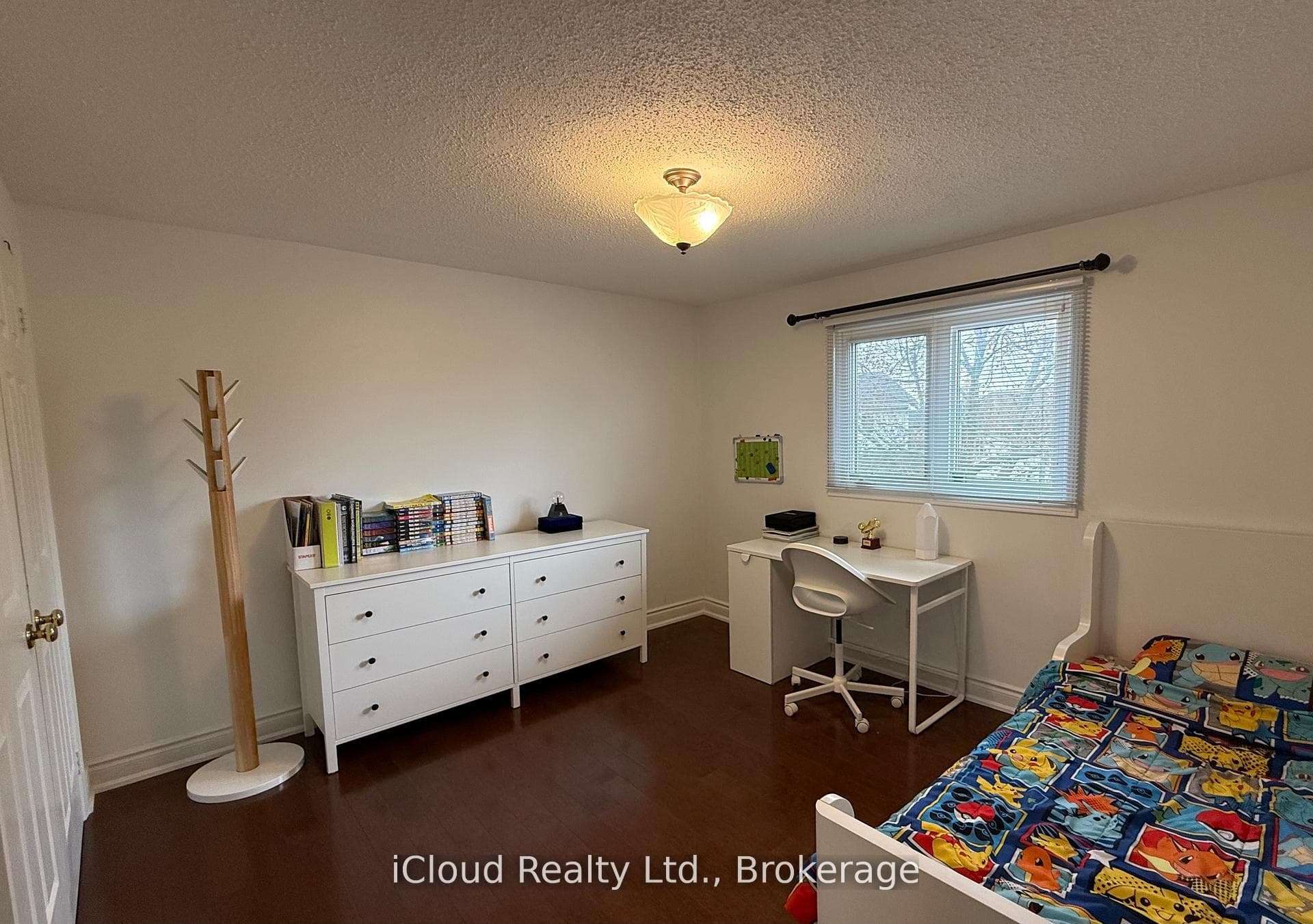 2067 Hunters Wood Drive - Detached photo 15 of 23 in Burlington, Ontario