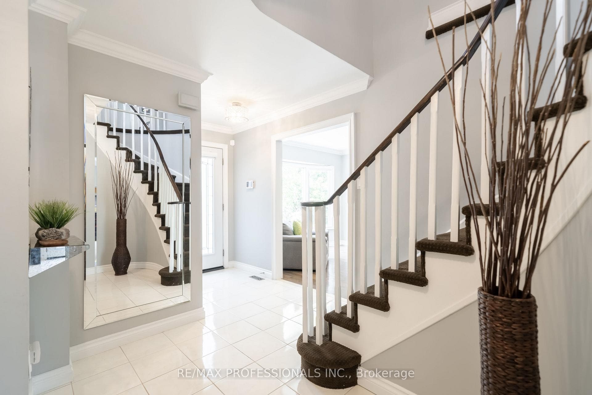 4021 Sasha Court - Detached photo 5 of 44 in Mississauga, Ontario