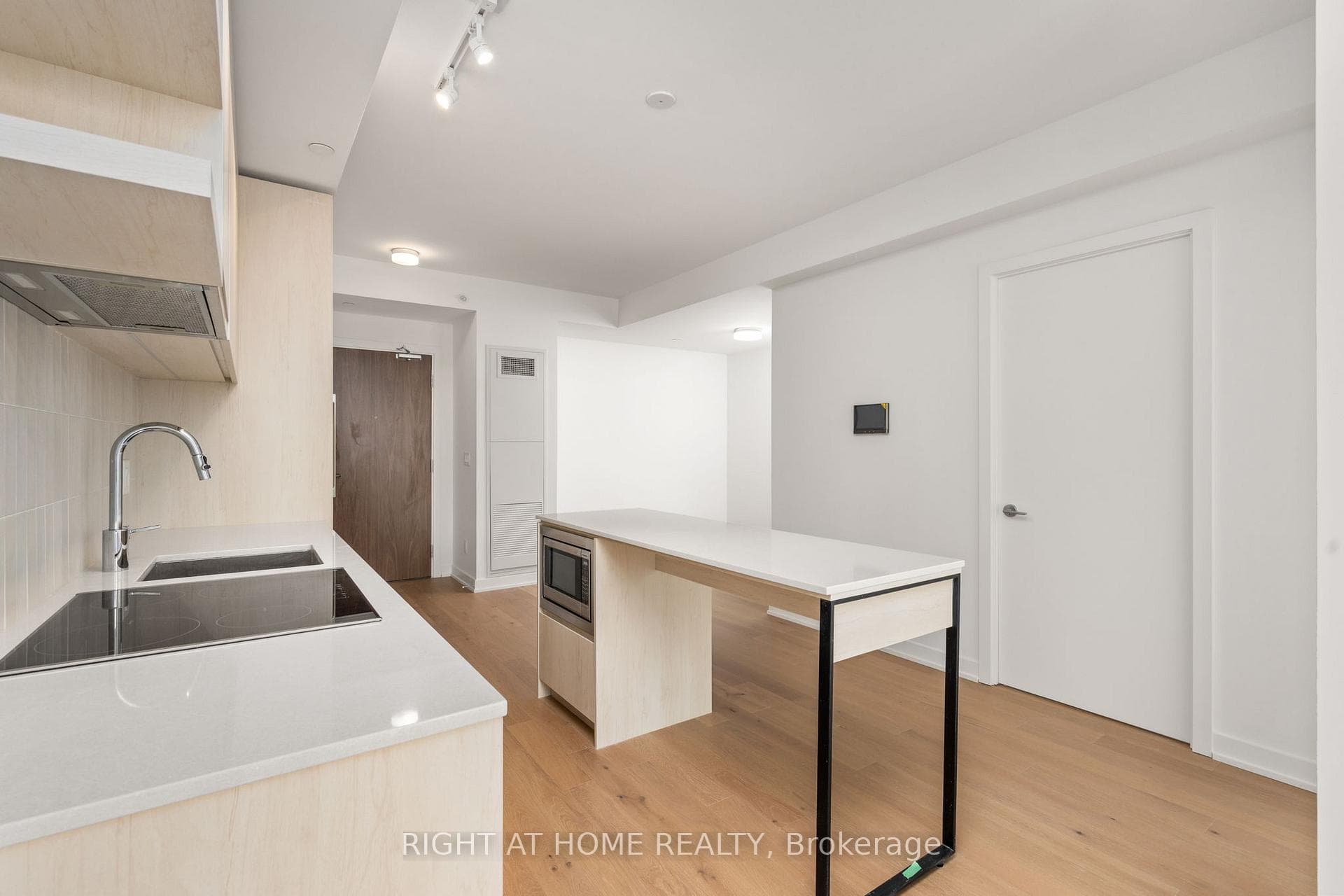 1161 Kingston Road Unit 305 - Condo photo 7 of 27 in Birch Cliff / Cliffside, Ontario