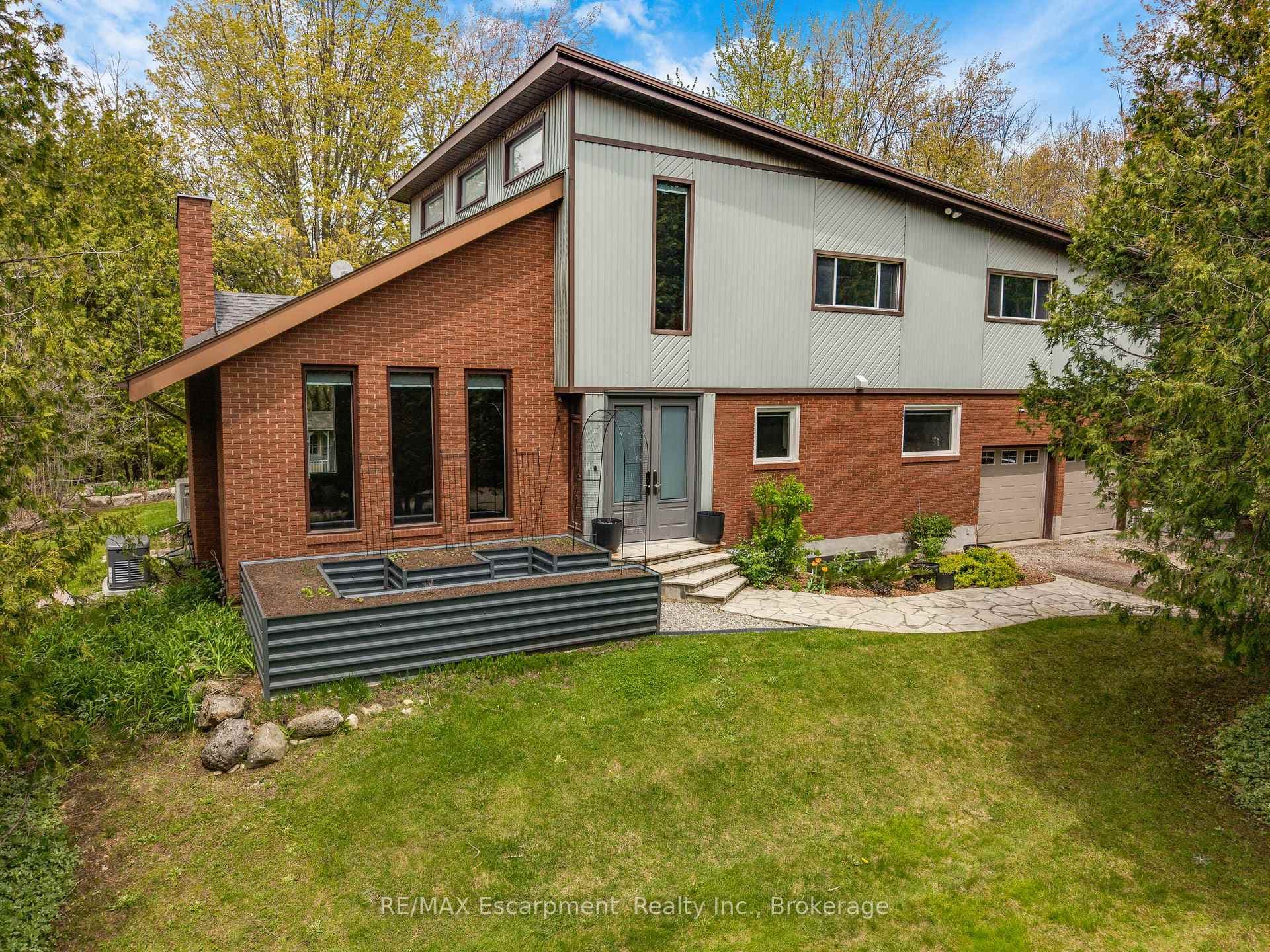 2092 Highway 6 N/A - Detached photo 1 of 50 in Hamilton, Ontario