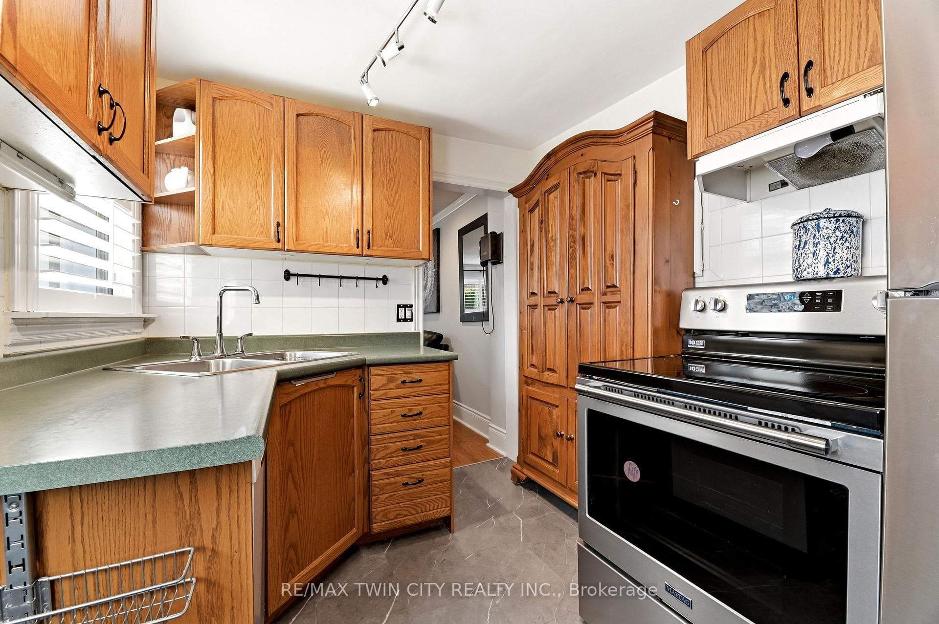 23 Britannia Avenue - Detached photo 11 of 35 in Hamilton, Ontario