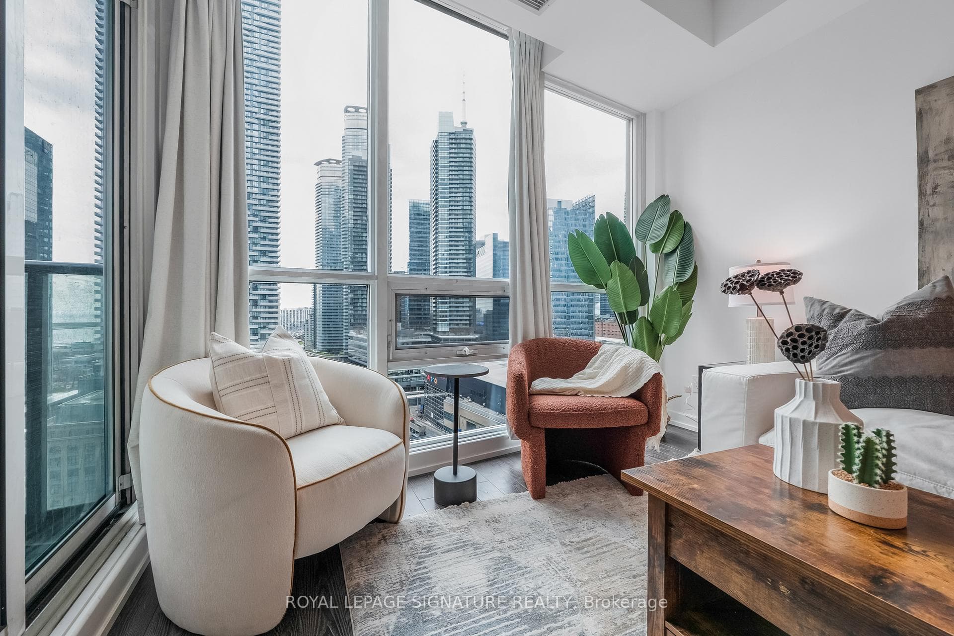 18 Harbour Street Unit 1801 - Condo photo 3 of 35 in Downtown Toronto / Waterfront, Ontario