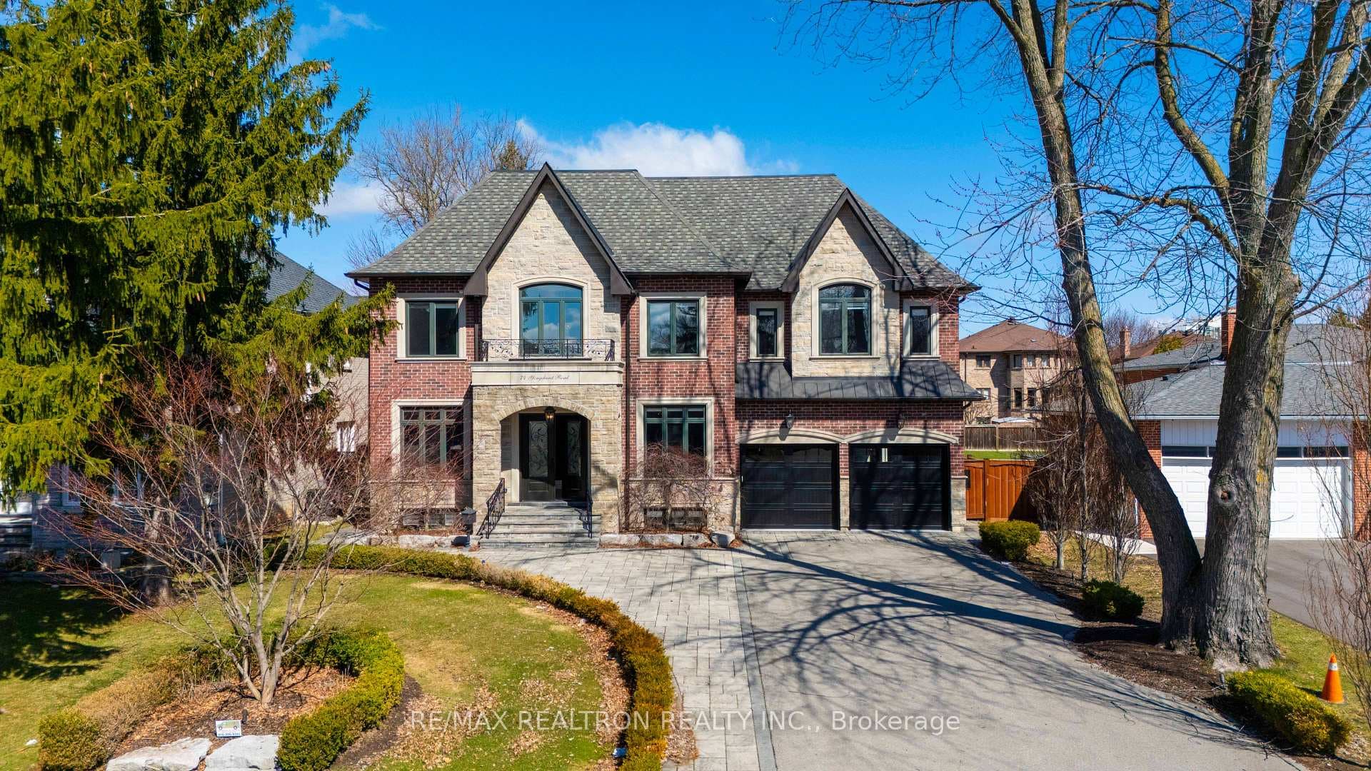 74 Yongehurst Road - home for sale in Richmond Hill, Ontario