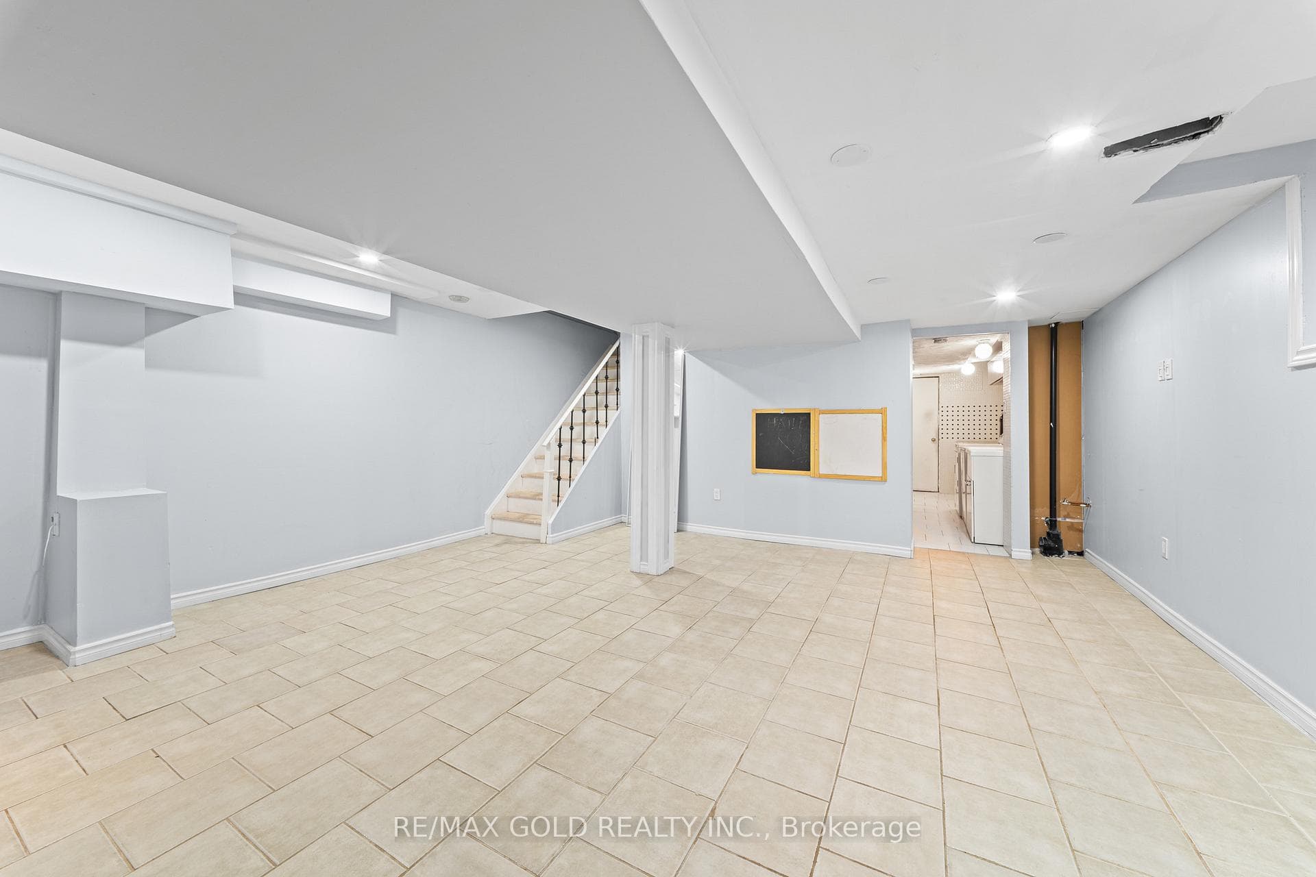 15 Revelstoke Place - Semi-Detached photo 37 of 49 in Brampton, Ontario
