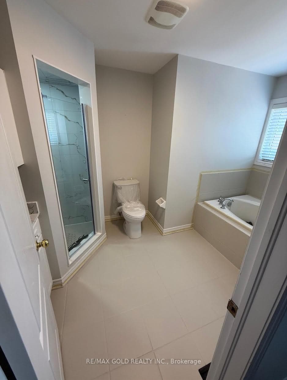 60 Swales Crescent - Detached photo 8 of 24 in Brampton, Ontario