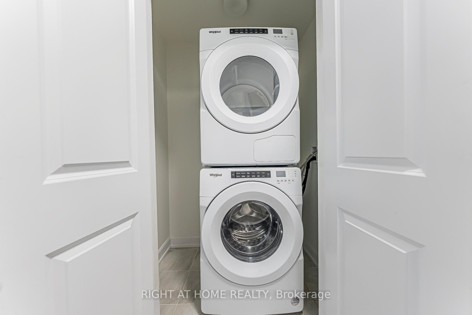 3200 william coltson Avenue Unit 524 - Condo photo 15 of 22 in Oakville, Ontario
