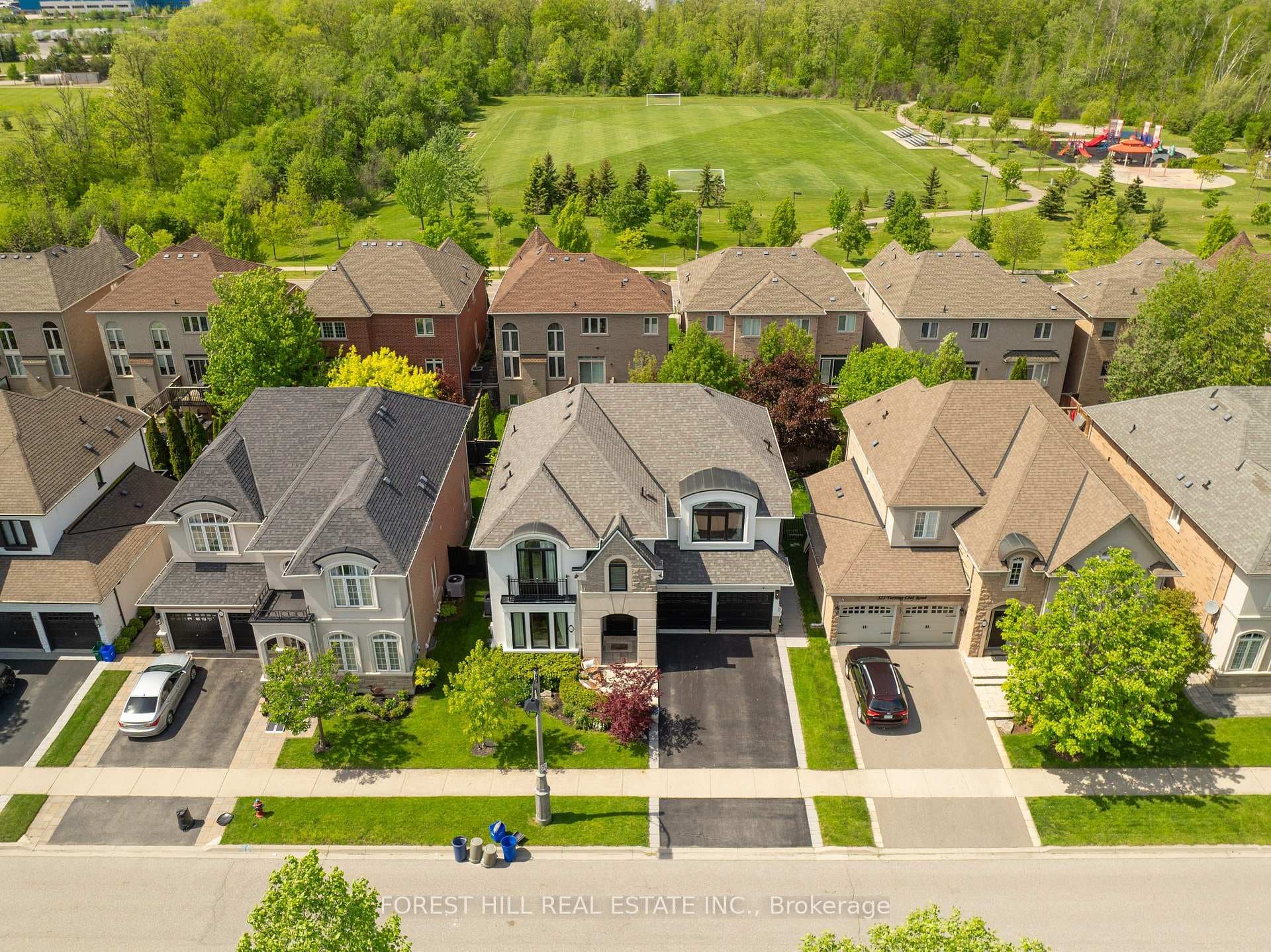 327 Turning Leaf Road - Detached photo 4 of 43 in Oakville, Ontario