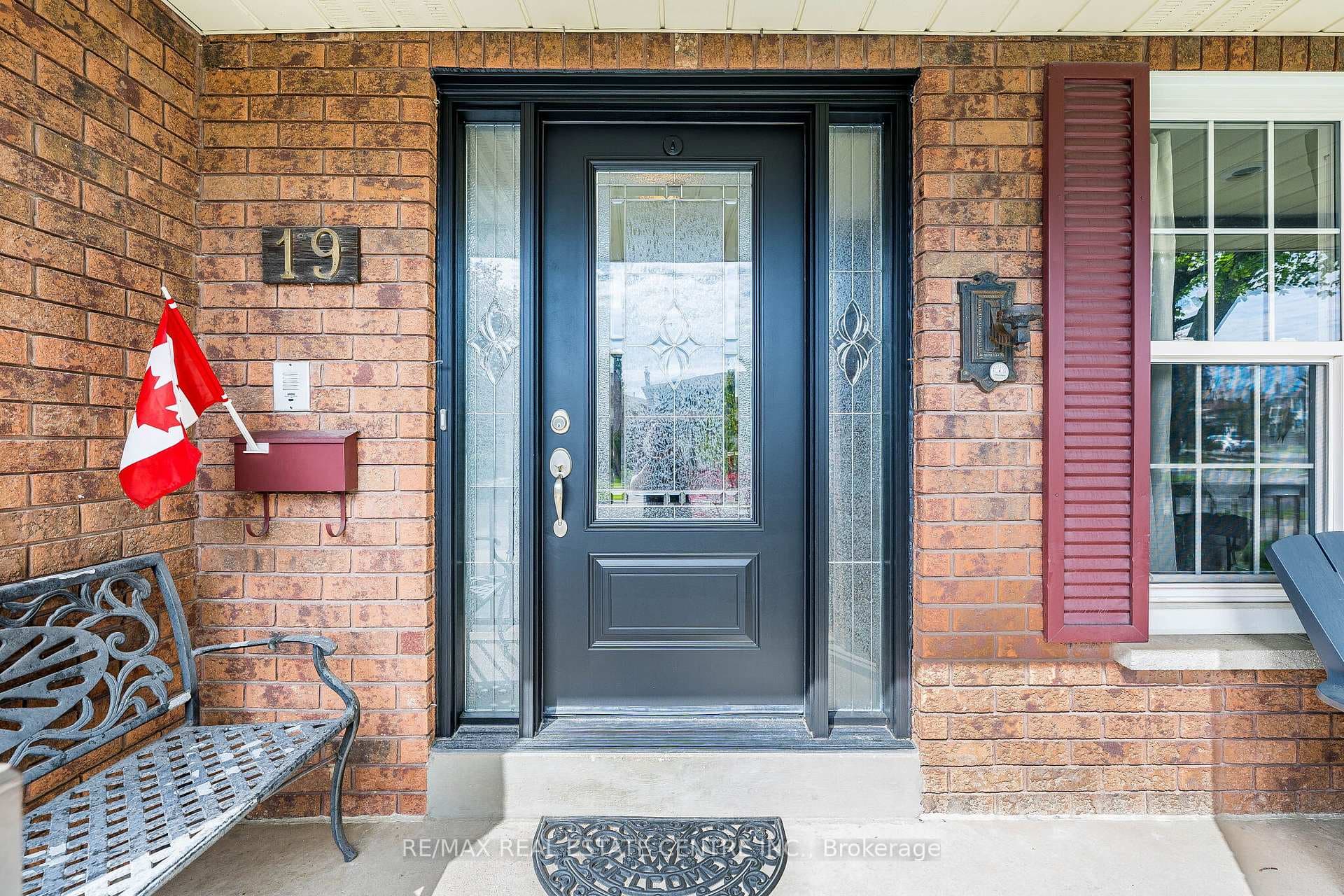 19 Mossbank Drive - Detached photo 6 of 47 in Brampton, Ontario