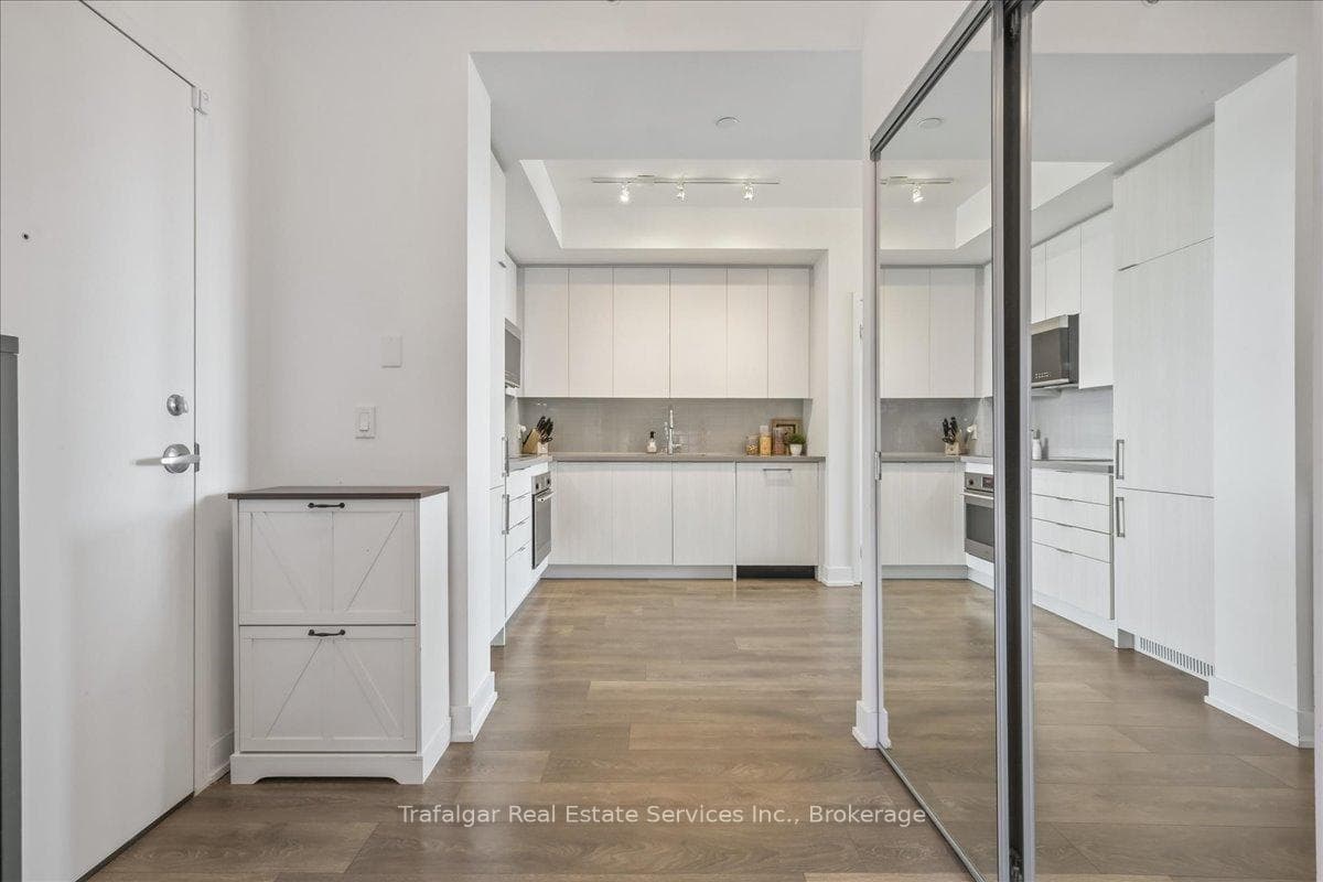 297 Oak Walk Drive Unit 1807 - Condo photo 7 of 35 in Oakville, Ontario