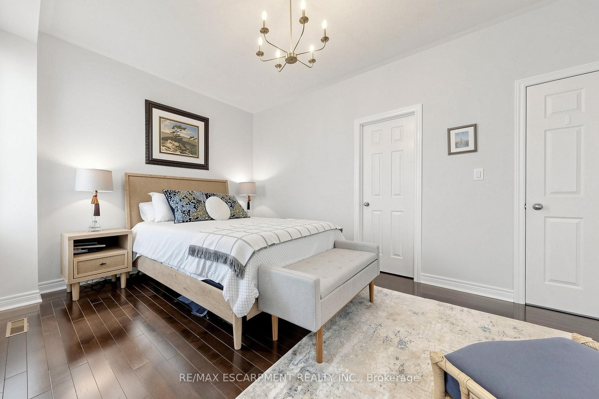 4176 Saunders Crescent - Detached photo 17 of 50 in Burlington, Ontario