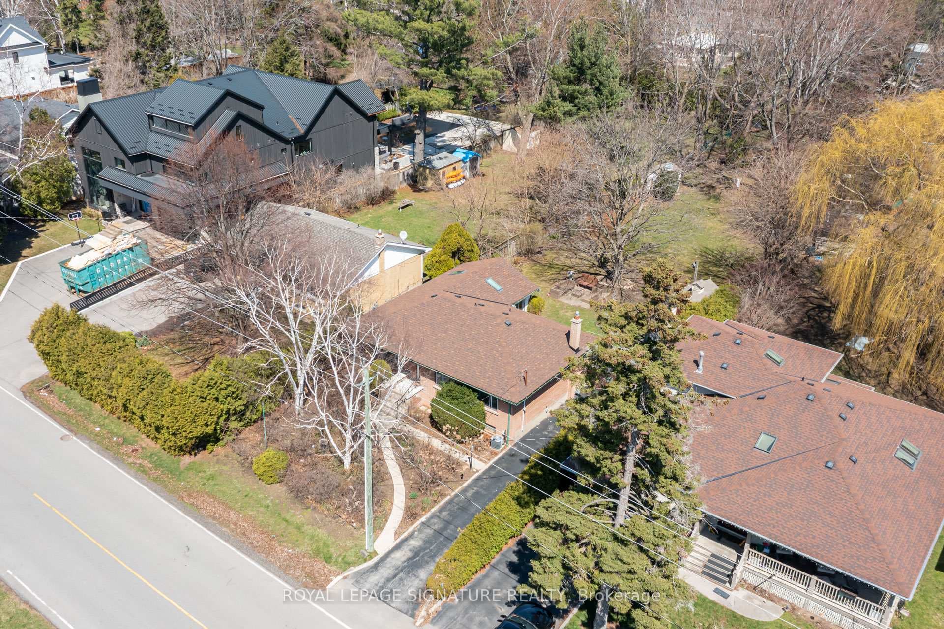 411 Maplehurst Avenue - Detached photo 1 of 31 in Oakville, Ontario