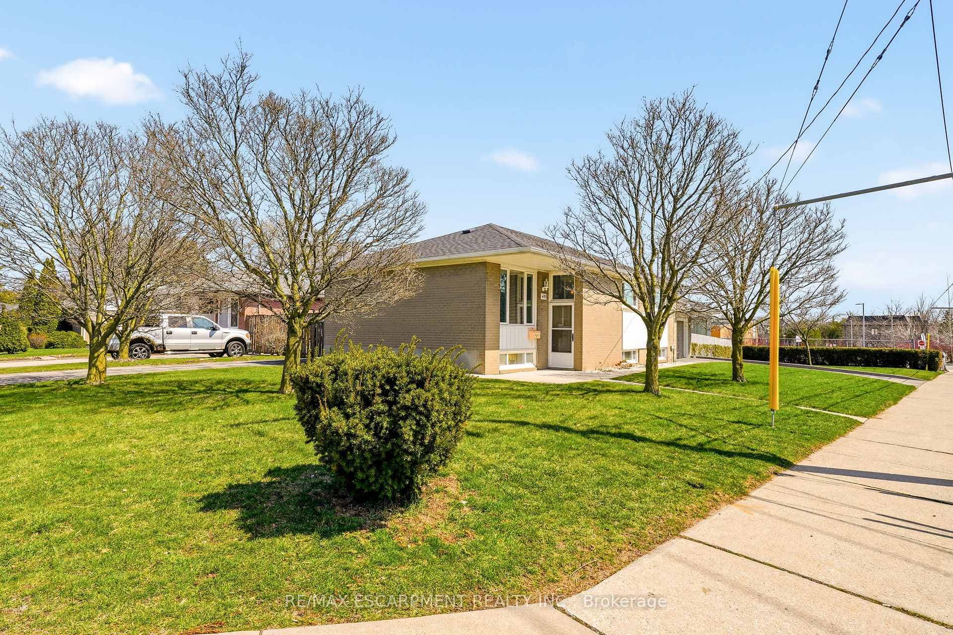 491 Warminster Drive - Detached photo 3 of 25 in Oakville, Ontario