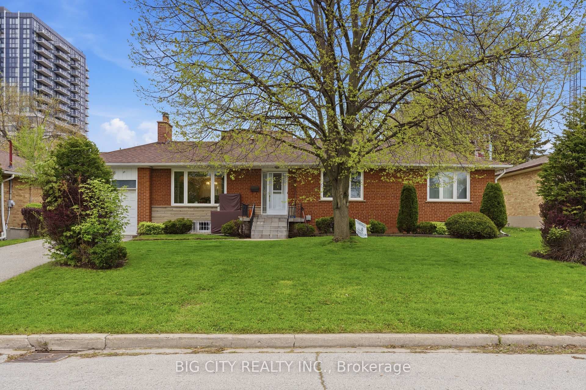 25 Foxhill Road - home for sale in Scarborough Village / Eglinton East, Ontario