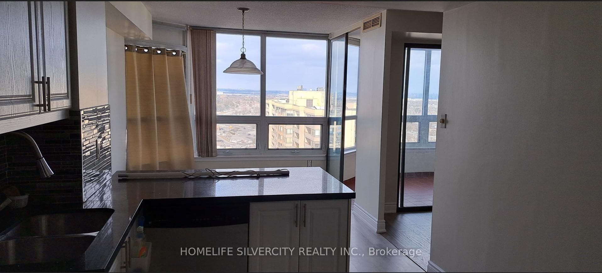 8 Lisa Street Unit 1804 - Condo photo 11 of 49 in Brampton, Ontario