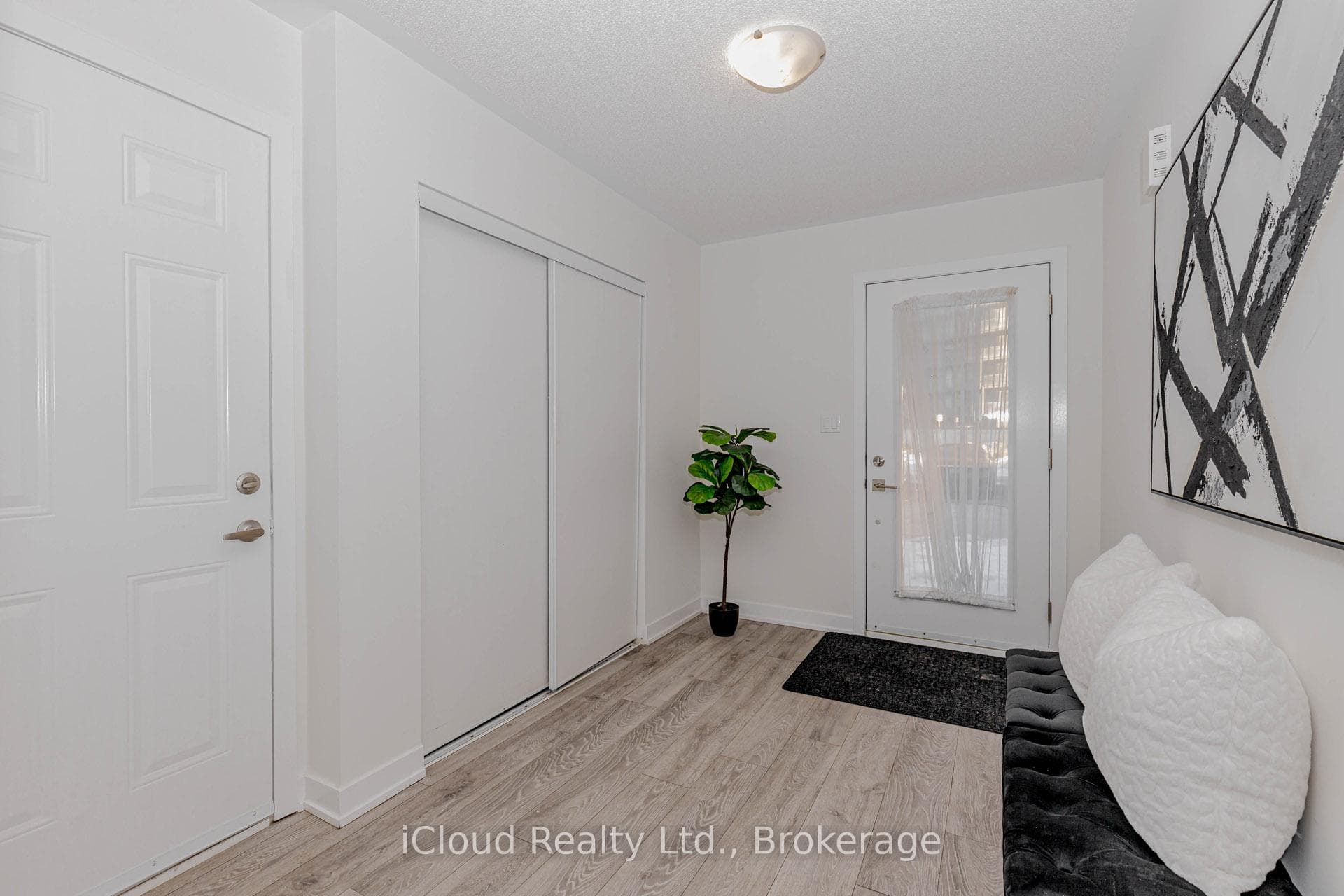 3189 BASTEDO Common Unit 69 - Townhouse photo 9 of 50 in Burlington, Ontario